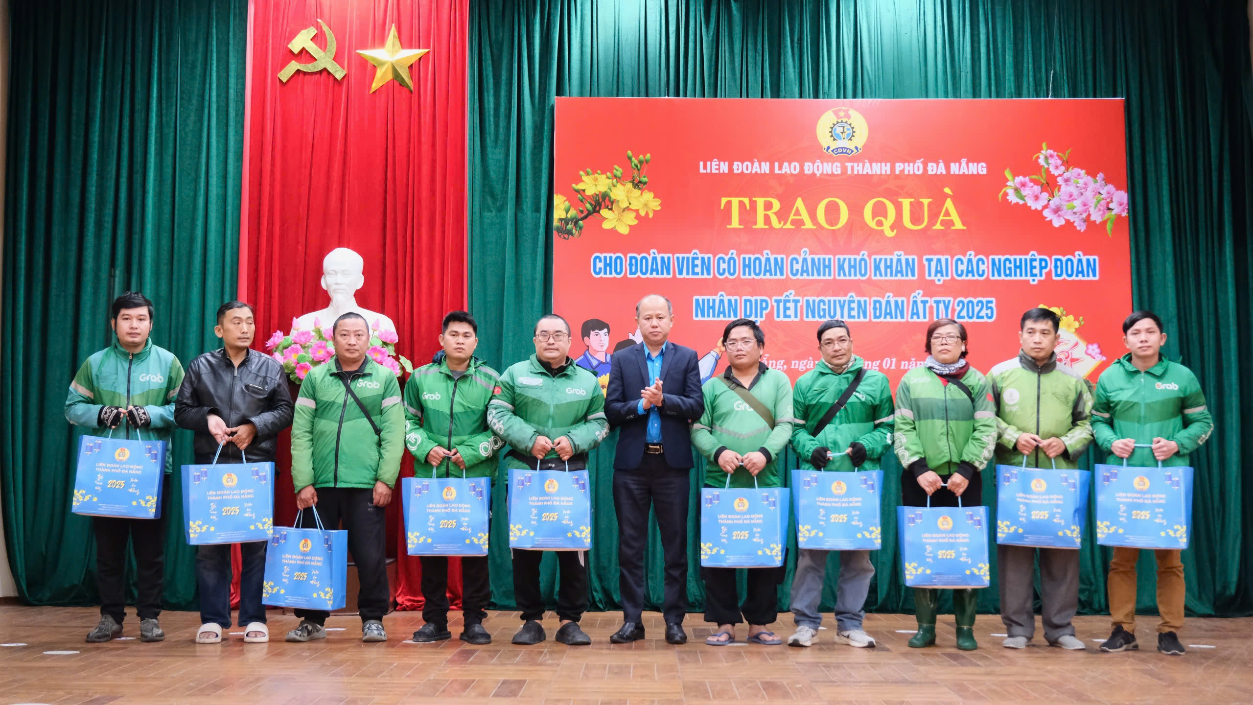 Trao 93 suất qu&agrave; Tết cho đo&agrave;n vi&ecirc;n nghiệp đo&agrave;n c&oacute; ho&agrave;n cảnh kh&oacute; khăn- Ảnh 1.