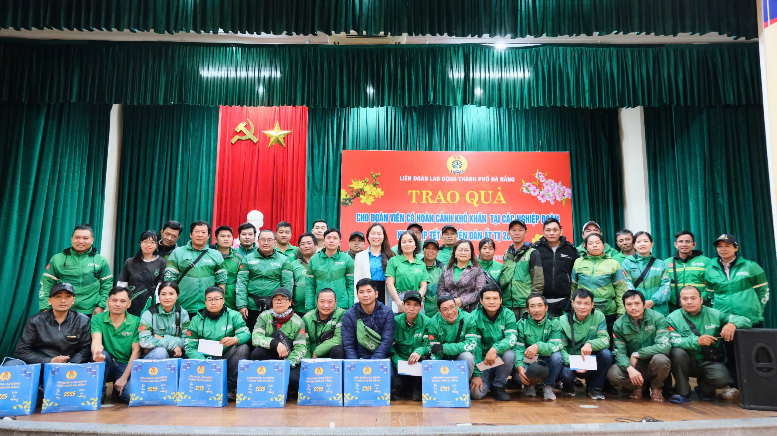 Trao 93 suất qu&agrave; Tết cho đo&agrave;n vi&ecirc;n nghiệp đo&agrave;n c&oacute; ho&agrave;n cảnh kh&oacute; khăn- Ảnh 2.
