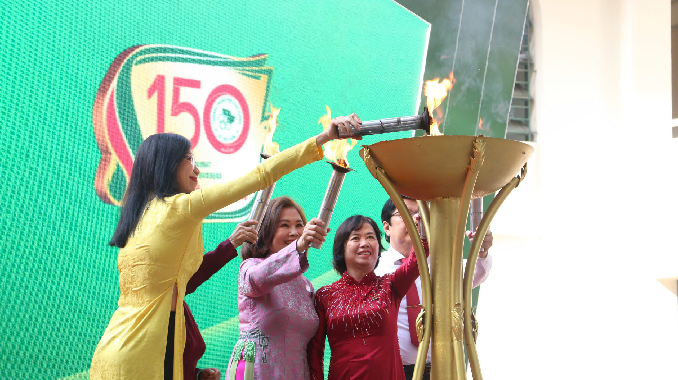 Nhiều thế hệ học sinh, thầy c&ocirc; x&uacute;c động, tự h&agrave;o về ng&ocirc;i trường tr&ograve;n 150 năm tuổi ở TP HCM- Ảnh 6.