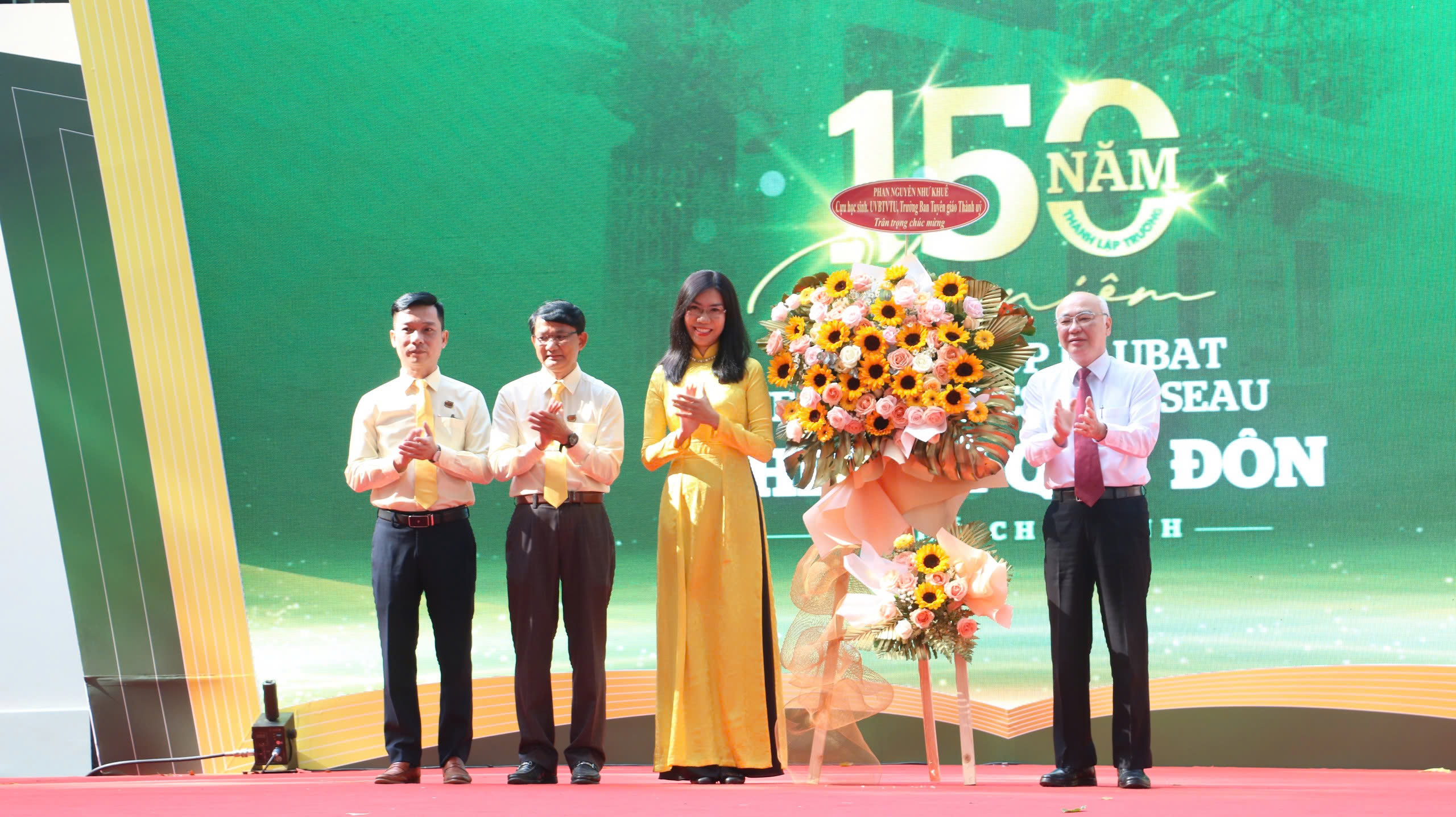 Nhiều thế hệ học sinh, thầy c&ocirc; x&uacute;c động, tự h&agrave;o về ng&ocirc;i trường tr&ograve;n 150 năm tuổi ở TP HCM- Ảnh 7.