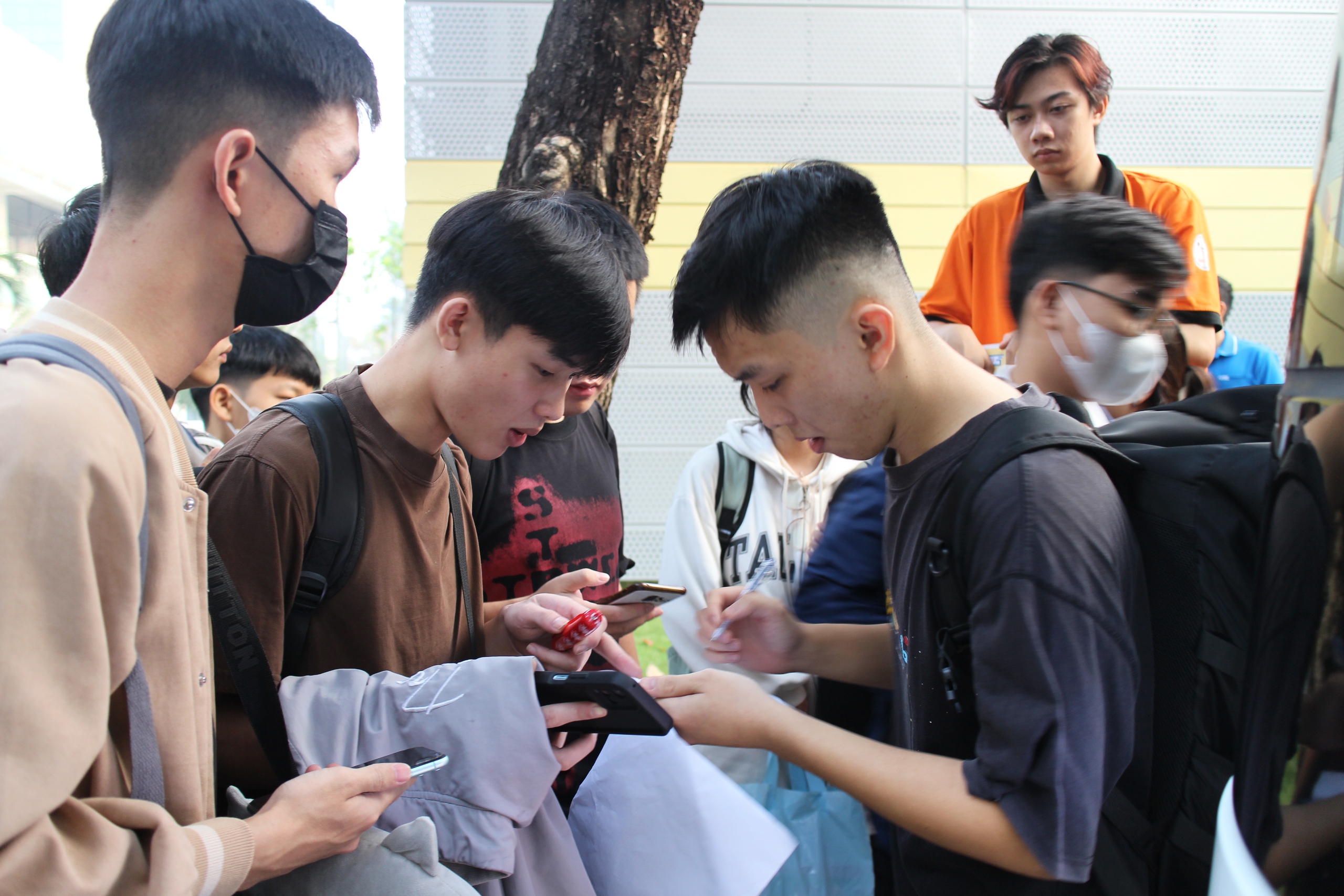 Sinh viên được “bao trọn gói” trên đường về quê đón Tết- Ảnh 6.