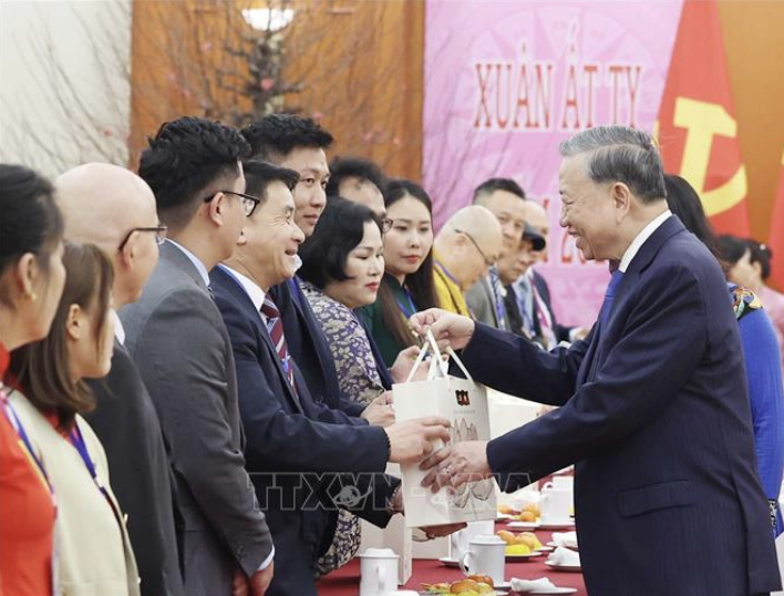 Tổng B&iacute; thư T&ocirc; L&acirc;m gặp gỡ kiều b&agrave;o ti&ecirc;u biểu dự "Xu&acirc;n qu&ecirc; hương"- Ảnh 4.