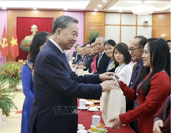Tổng B&iacute; thư T&ocirc; L&acirc;m gặp gỡ kiều b&agrave;o ti&ecirc;u biểu dự "Xu&acirc;n qu&ecirc; hương"- Ảnh 5.