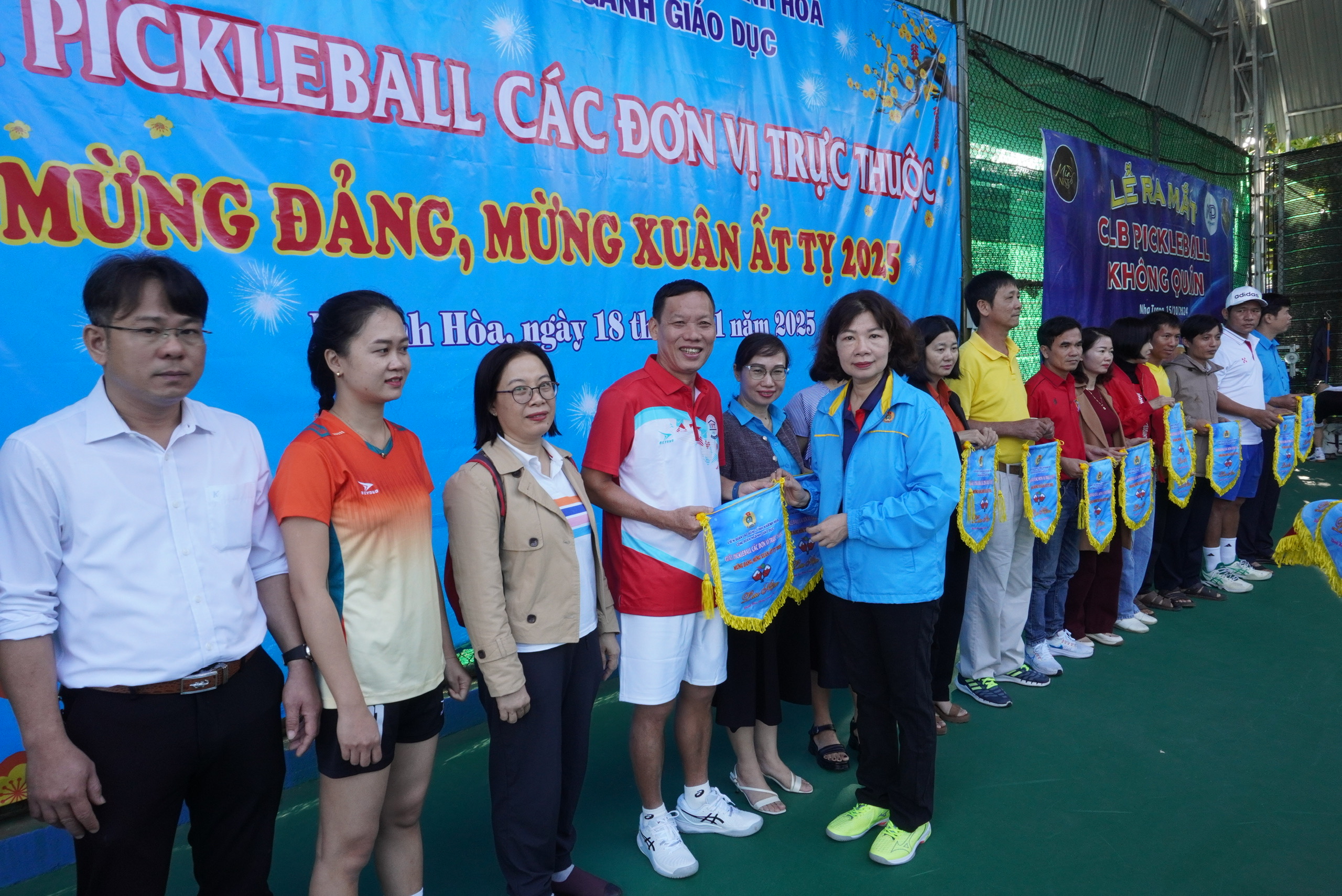 S&ocirc;i nổi giải Pickleball C&ocirc;ng đo&agrave;n gi&aacute;o dục Kh&aacute;nh Ho&agrave;- Ảnh 1.