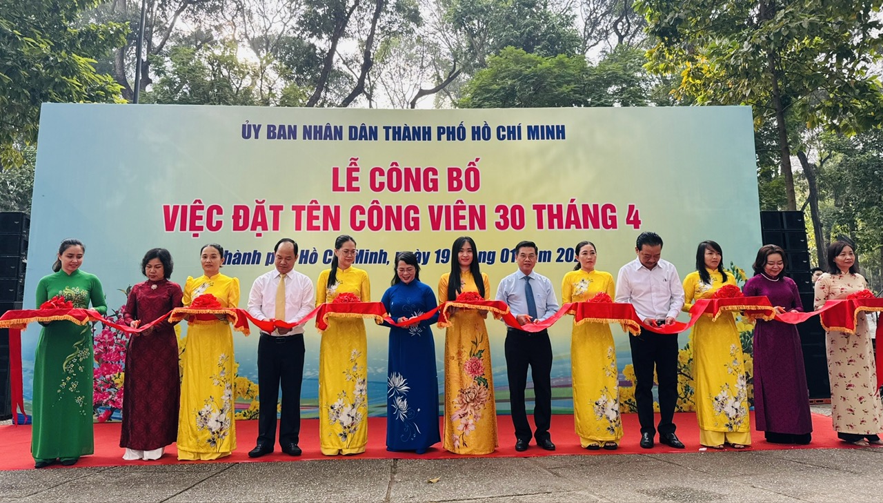 C&ocirc;ng vi&ecirc;n trước Hội trường Thống Nhất mang t&ecirc;n mới nhưng lại rất quen- Ảnh 1.
