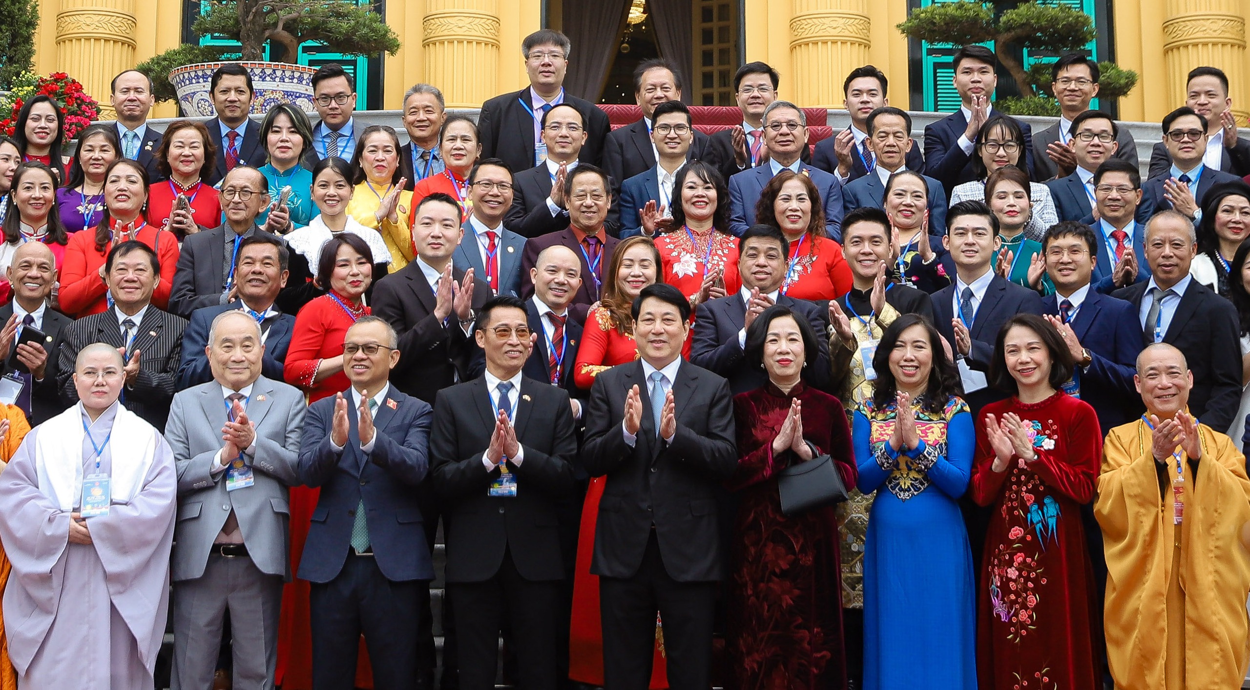 Chủ tịch nước Lương Cường v&agrave; Phu nh&acirc;n thả c&aacute; ch&eacute;p tiễn &ocirc;ng C&ocirc;ng, &ocirc;ng T&aacute;o- Ảnh 10.