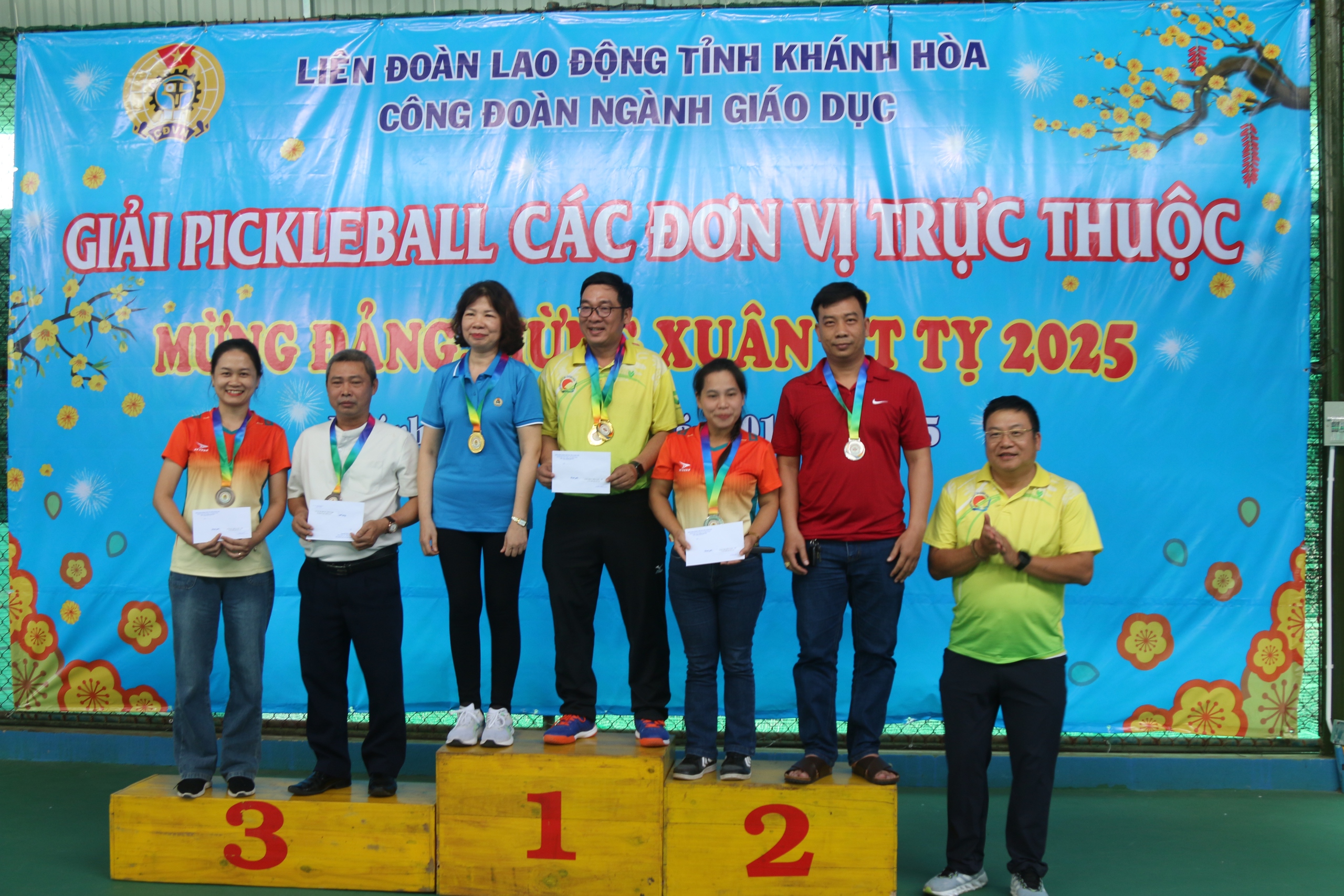 S&ocirc;i nổi giải Pickleball C&ocirc;ng đo&agrave;n gi&aacute;o dục Kh&aacute;nh Ho&agrave;- Ảnh 4.