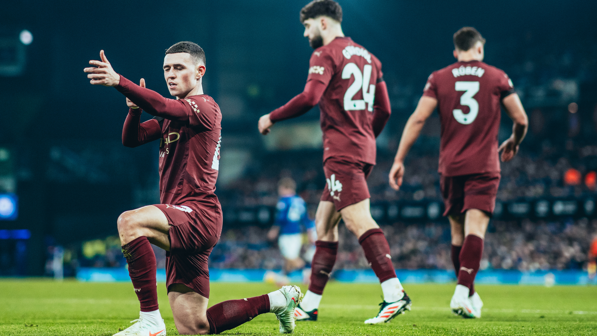 Thắng v&ugrave;i dập Ipswich Town, Man City bay cao Top 4 Ngoại hạng- Ảnh 2.