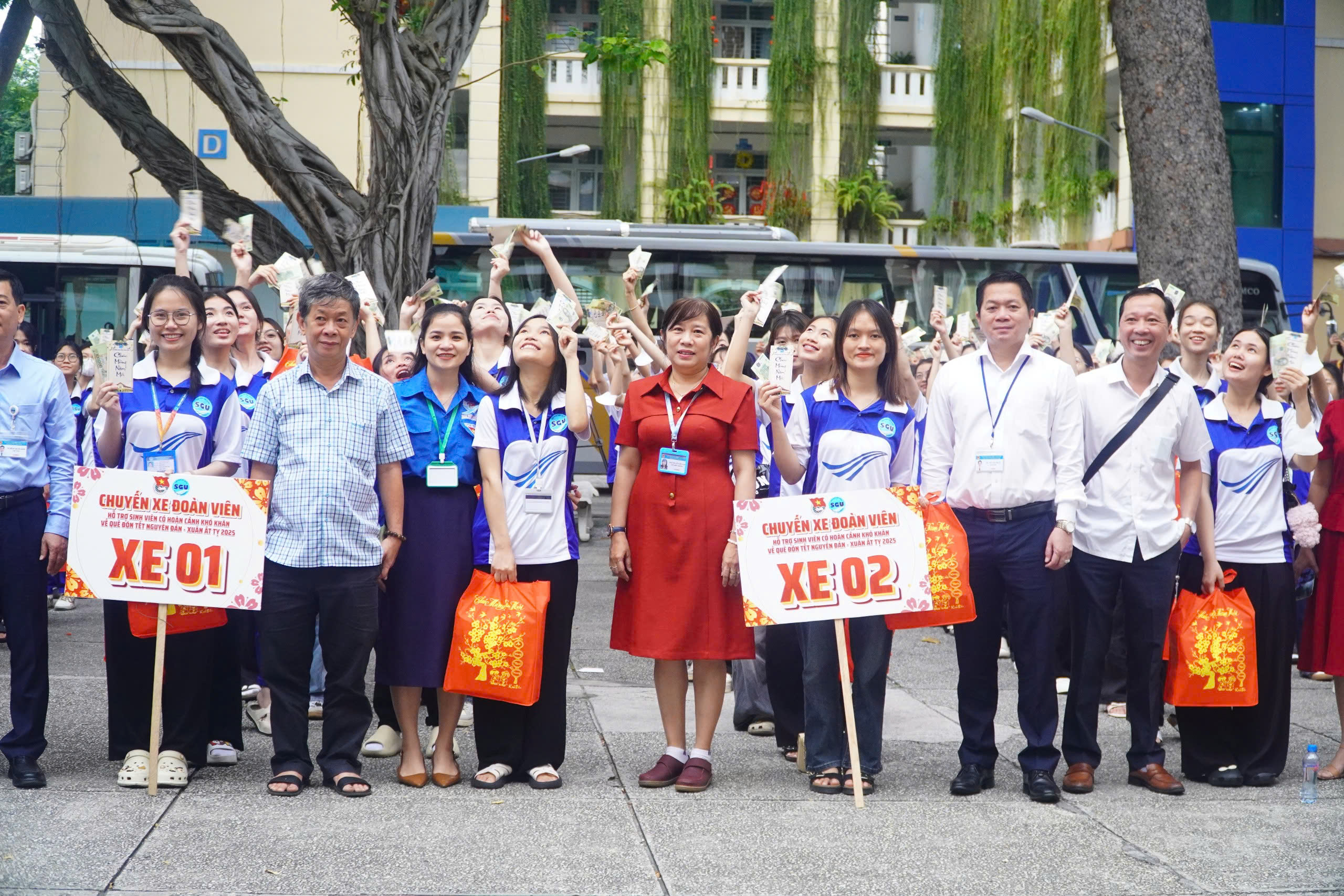 Buổi s&aacute;ng đong đầy y&ecirc;u thương ở TP HCM - Ảnh 14.