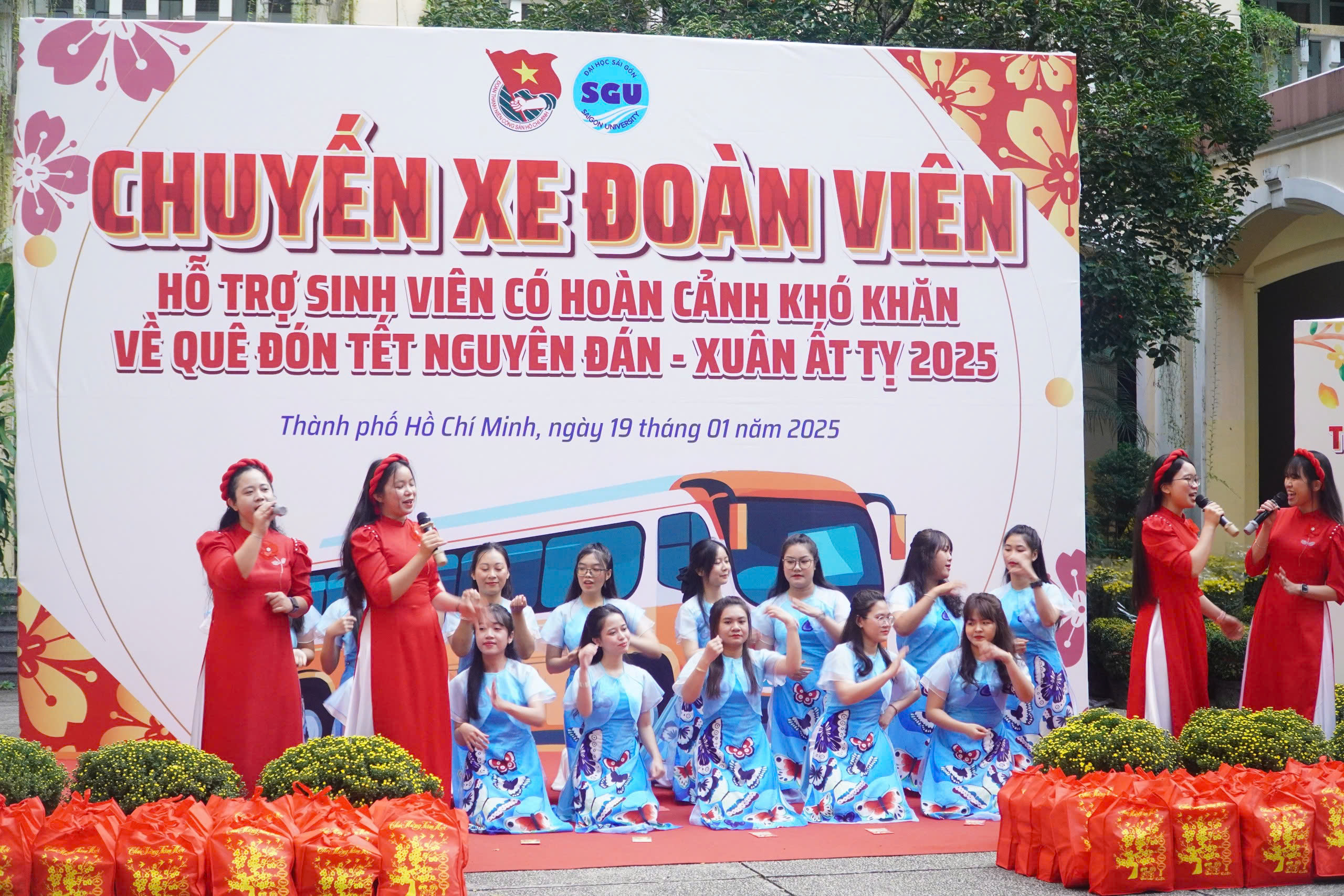Buổi s&aacute;ng đong đầy y&ecirc;u thương ở TP HCM - Ảnh 3.