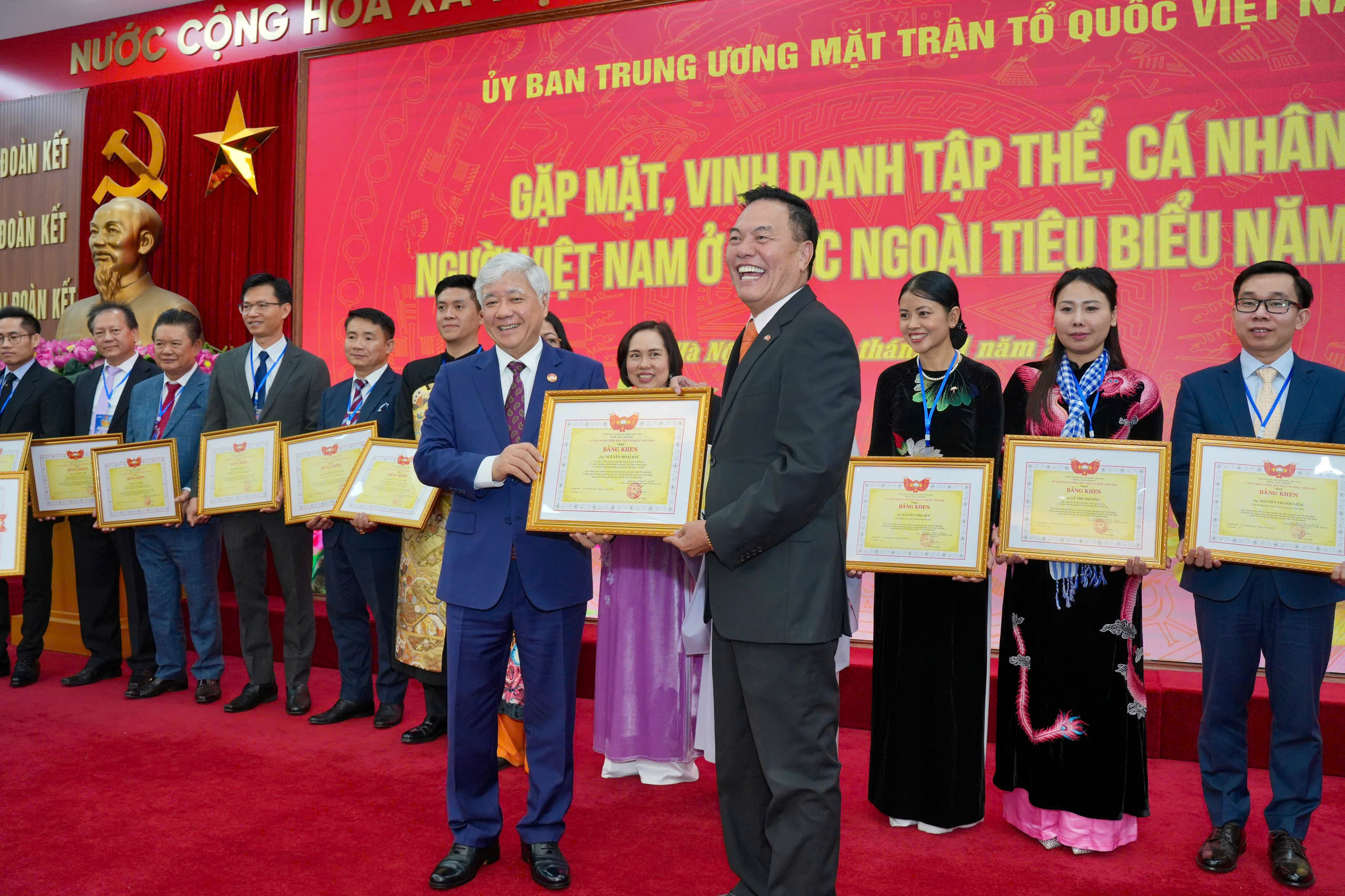 Vinh danh c&aacute;c kiều b&agrave;o ti&ecirc;u biểu- Ảnh 7.
