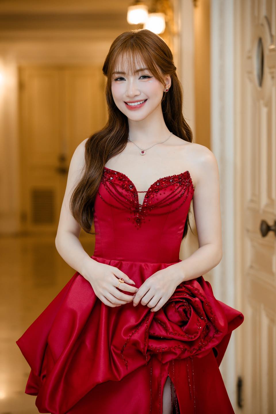 H&ograve;a Minzy như c&ocirc;ng ch&uacute;a trong loạt v&aacute;y dạ hội v&agrave; trang sức đẳng cấp- Ảnh 4.