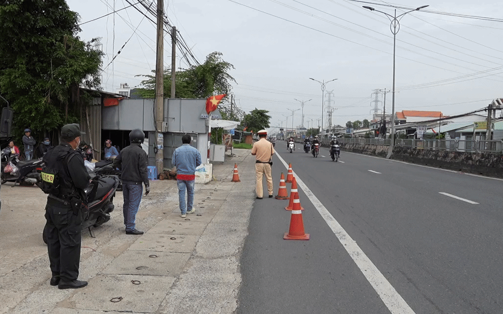 VIDEO: Ng&agrave;y đầu &aacute;p dụng Nghị định 168, CSGT xử phạt tr&ecirc;n 1 tỉ đồng 