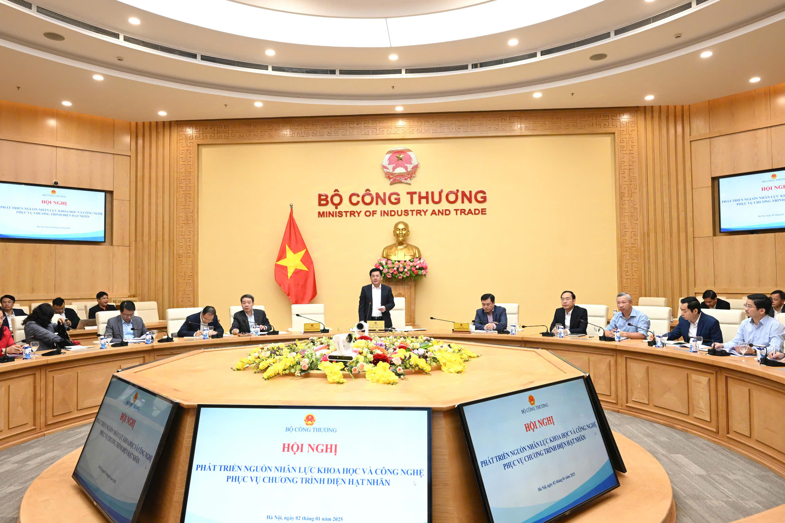 "H&eacute; lộ" nhu cầu nh&acirc;n lực điện hạt nh&acirc;n l&ecirc;n tới h&agrave;ng ng&agrave;n người- Ảnh 1.