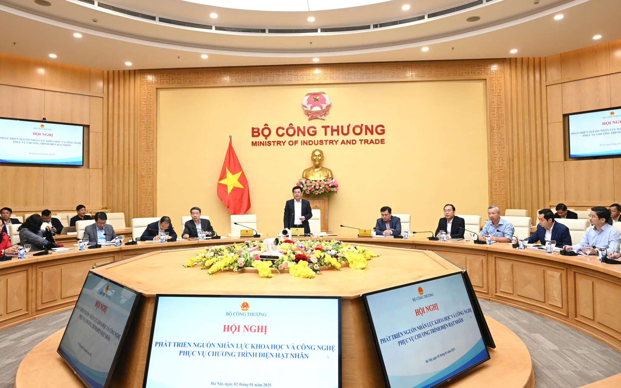Bộ trưởng Bộ C&ocirc;ng Thương chịu tr&aacute;ch nhiệm trước Ch&iacute;nh phủ về cung ứng điện- Ảnh 2.