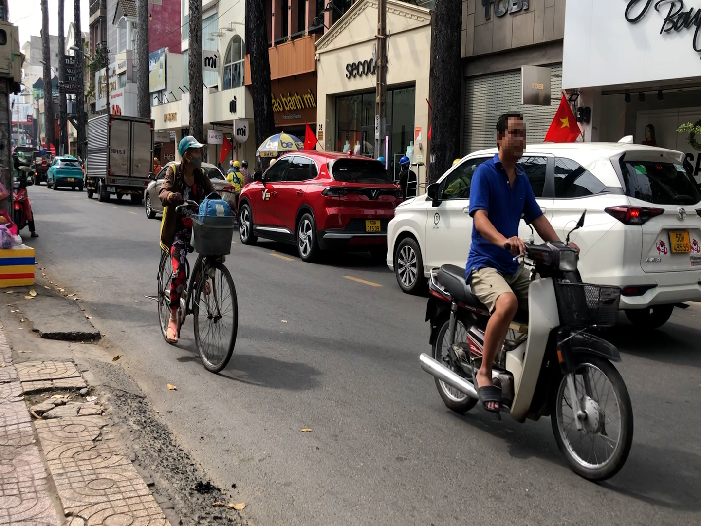 H&igrave;nh ảnh bất chấp mức phạt khủng, nhiều người ở TP HCM vẫn vi phạm luật giao th&ocirc;ng- Ảnh 5.