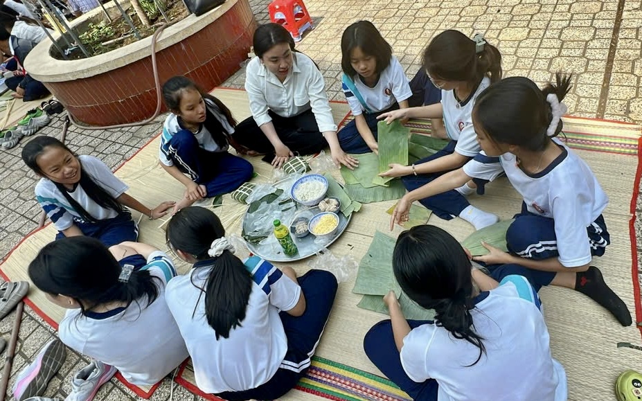 Phụ huynh ở TP HCM sốt ruột, mong tựu trường sớm để nghỉ Tết d&agrave;i hơn!- Ảnh 3.