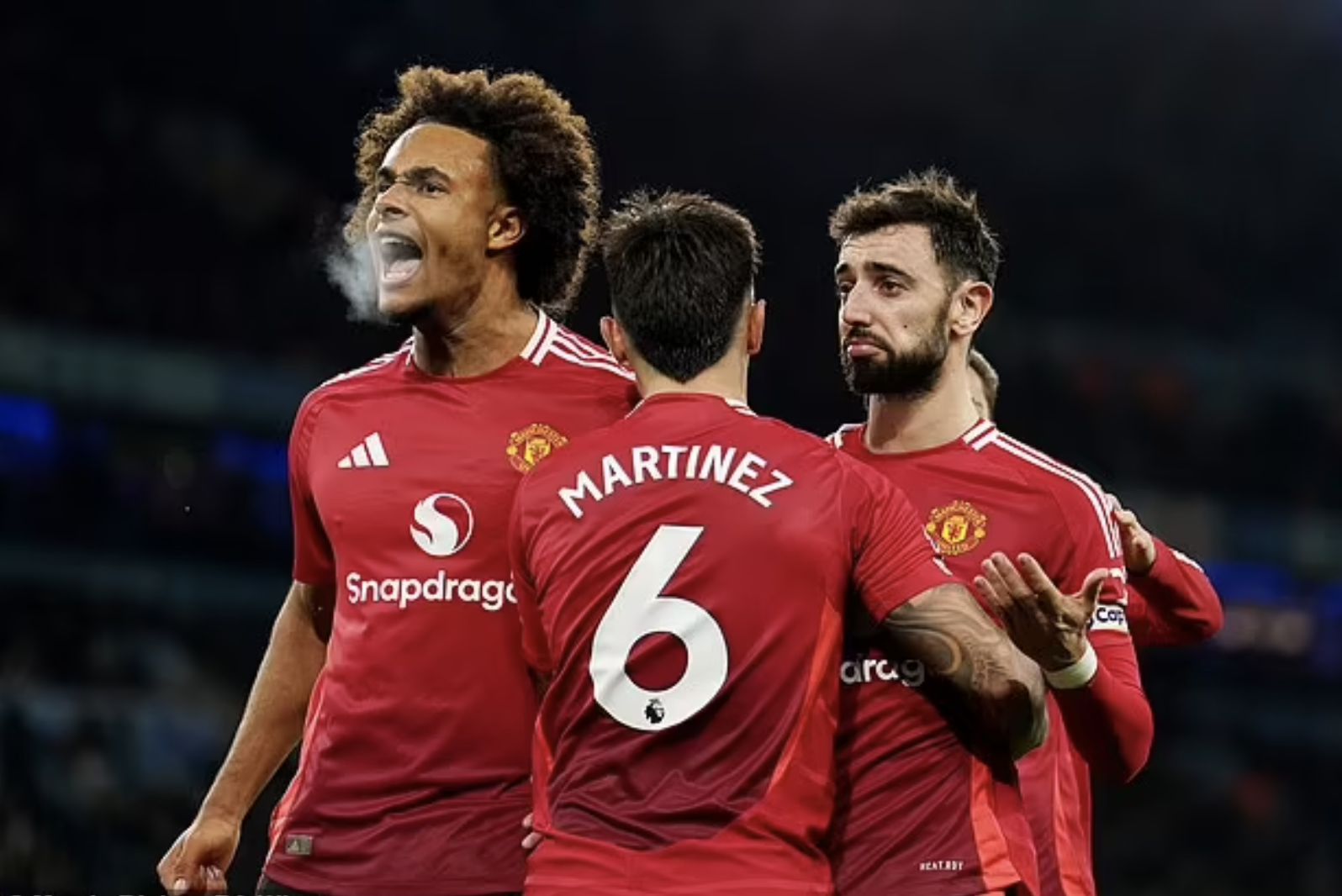Adidas dọa cắt hợp đồng t&agrave;i trợ &aacute;o đấu 900 triệu bảng với Man United- Ảnh 1.