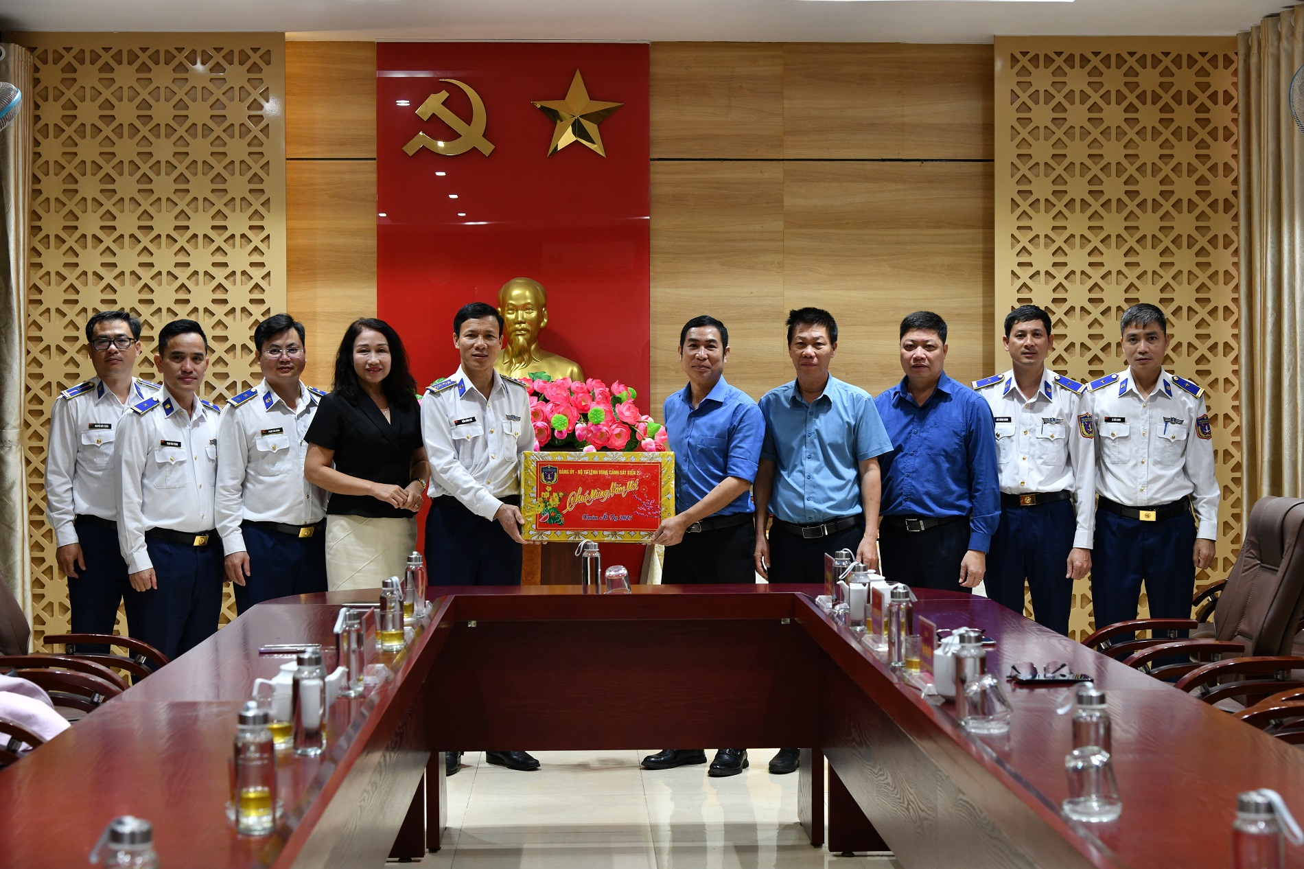 &ldquo;Tết Hải đảo &ndash; Xu&acirc;n ấm &aacute;p, thắm t&igrave;nh qu&acirc;n d&acirc;n&rdquo; đến với người d&acirc;n tiền ti&ecirc;u L&yacute; Sơn- Ảnh 7.
