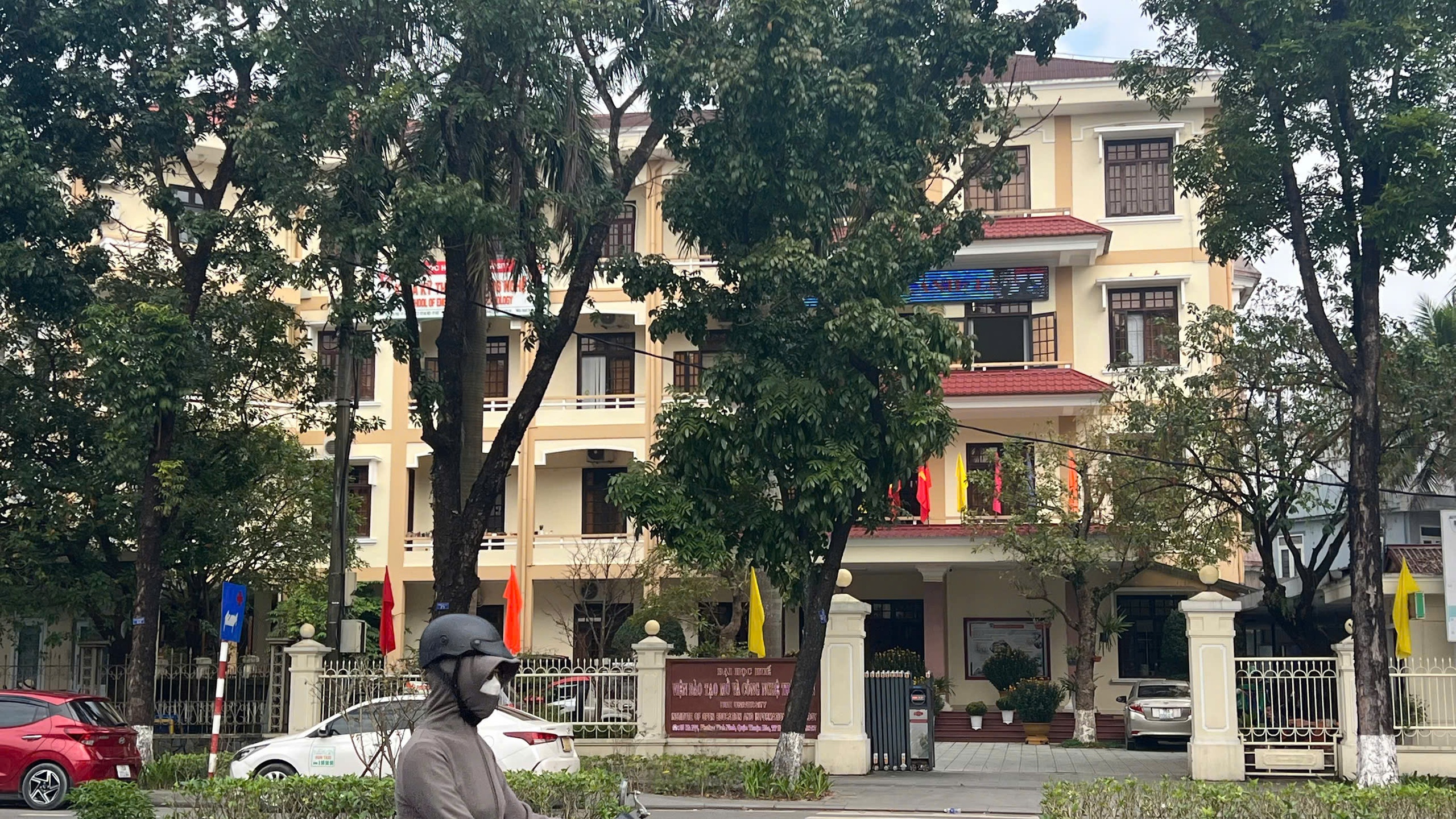 Tiến sĩ l&agrave; giảng vi&ecirc;n cơ hữu của viện đ&agrave;o tạo d&ugrave; chưa từng nộp hồ sơ xin việc - Ảnh 2.