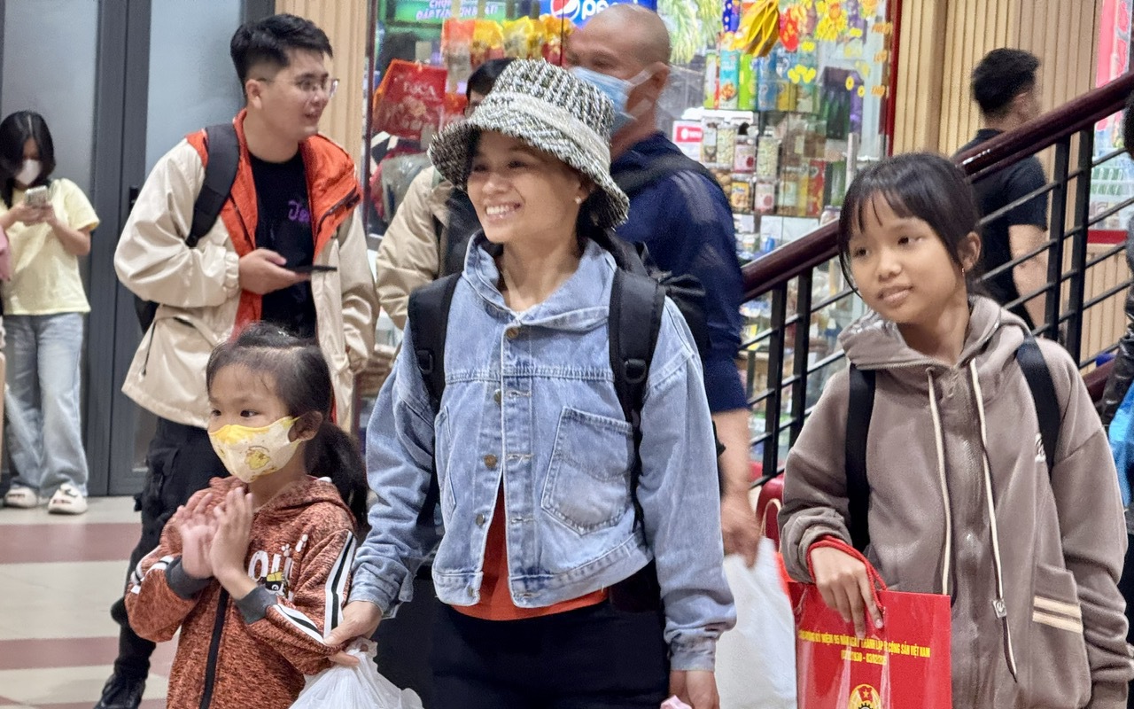 Chuyến tàu Xuân Công đoàn đưa công nhân về quê ăn Tết