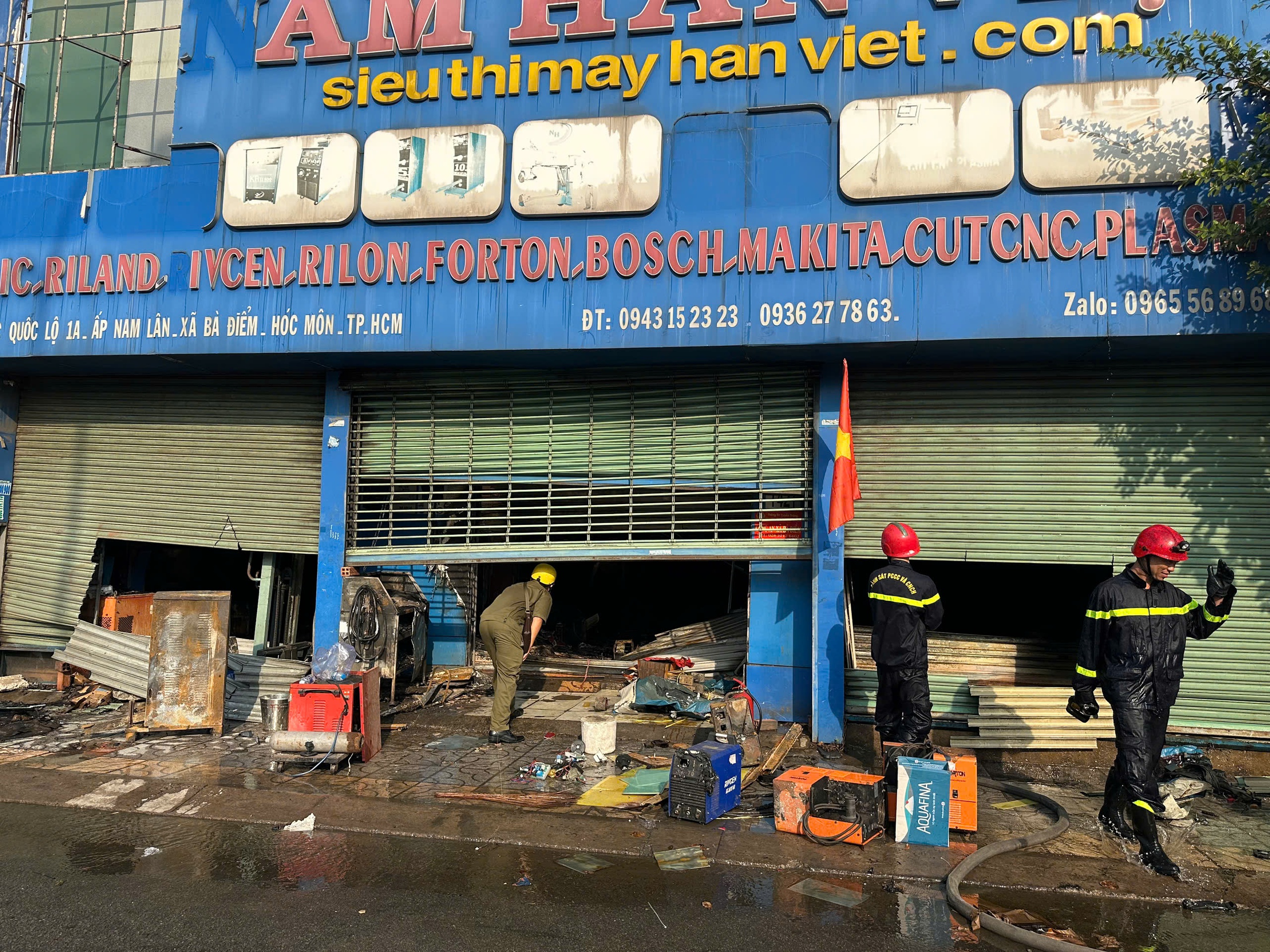 TP HCM: Cháy lớn ở cửa hàng bán máy hàn- Ảnh 1.