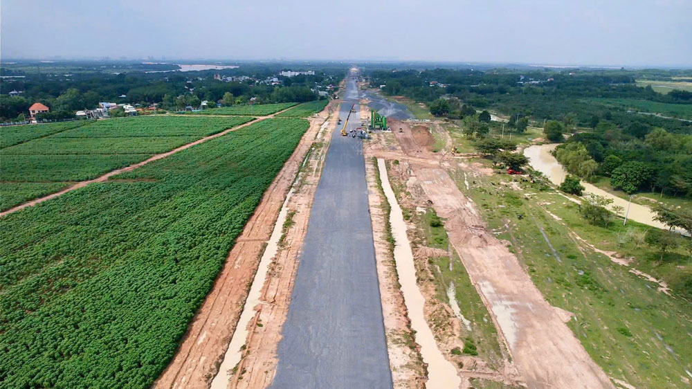 Một góc dự án đường Vành đai 3 - TP HCM đoạn qua tỉnh Đồng Nai. Ảnh: NGUYỄN TUẤN