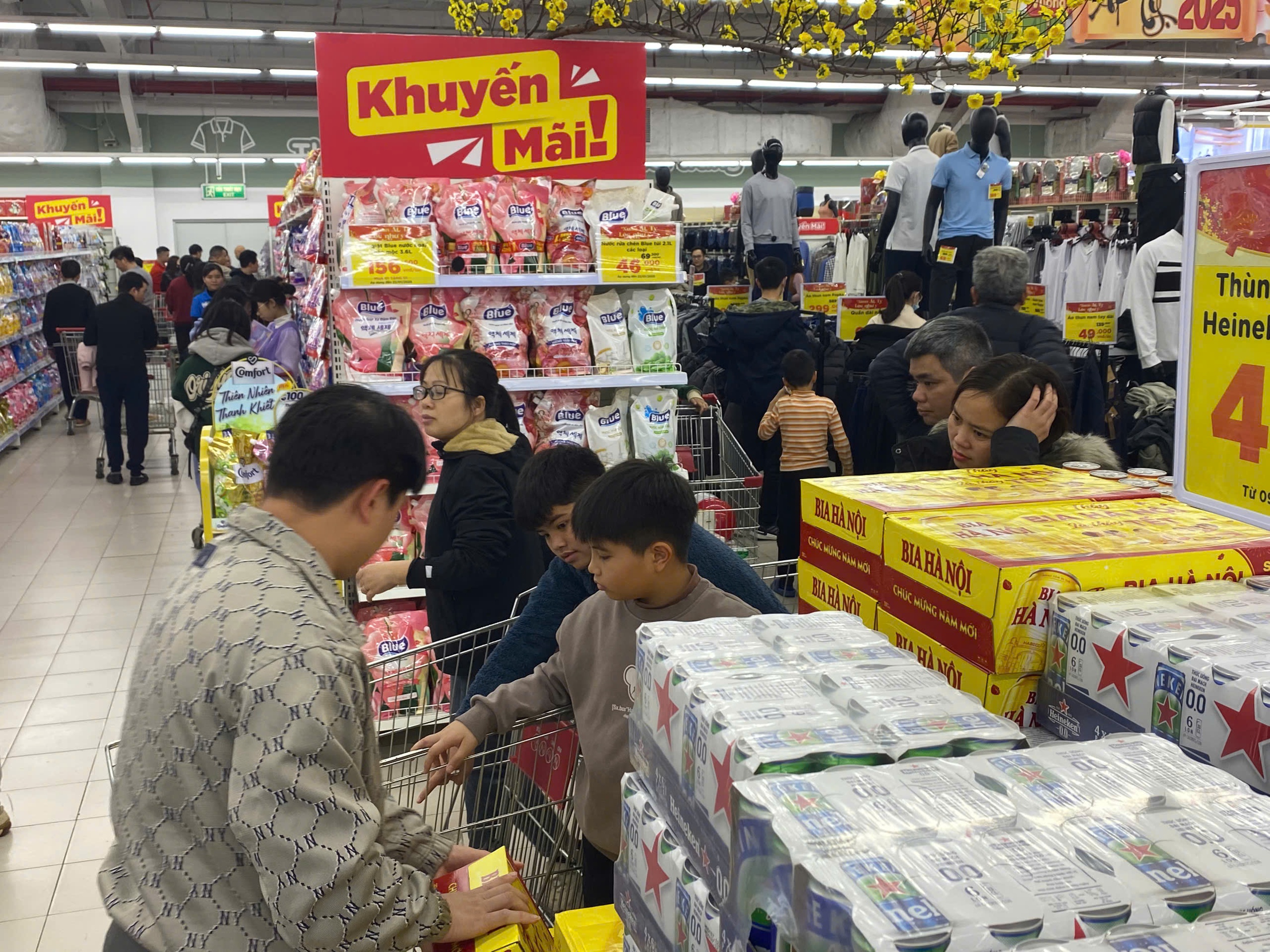 Mua sắm Tết tăng theo ng&agrave;y, bất ngờ về ti&ecirc;u thụ rượu bia- Ảnh 4.