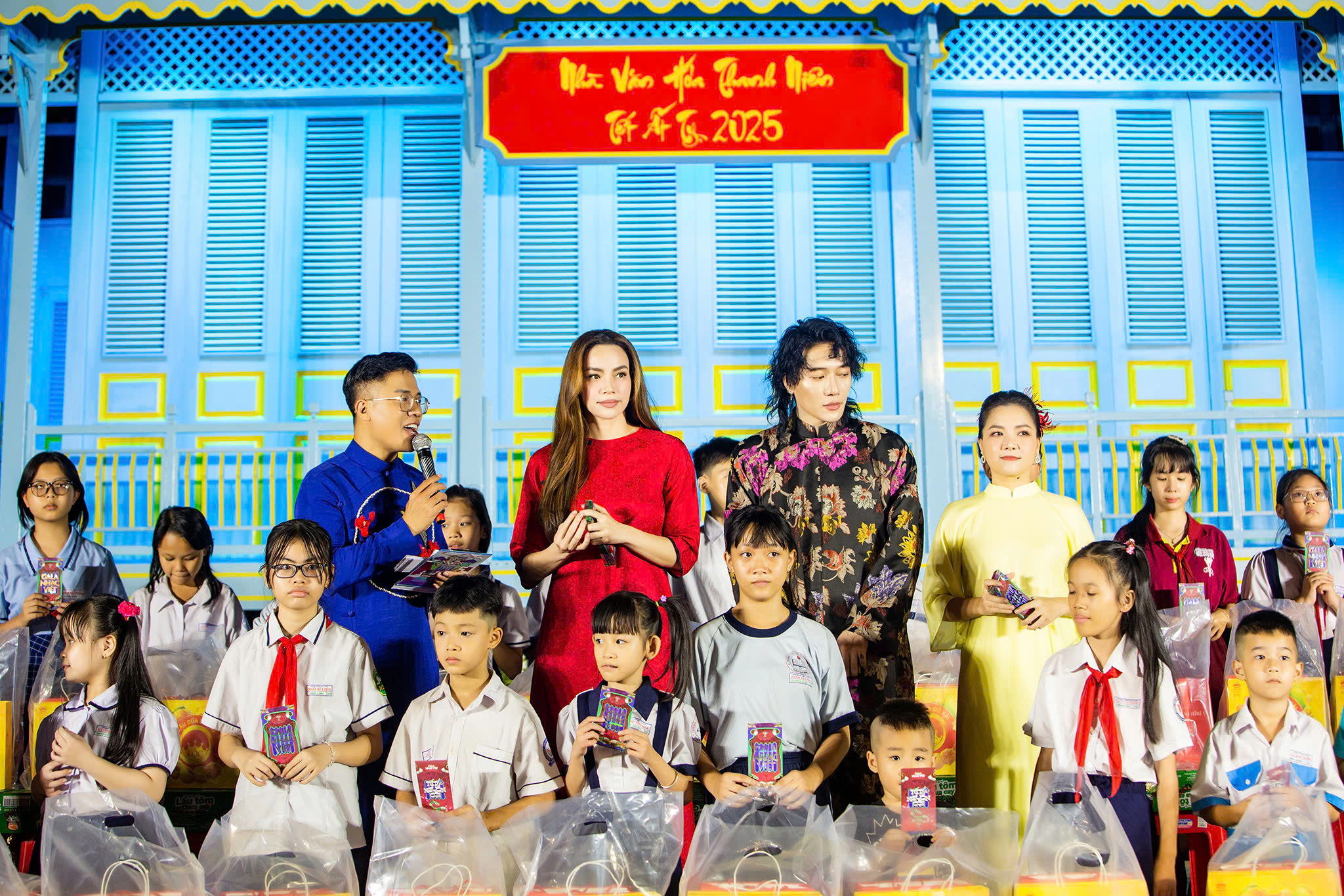 D&agrave;n sao hội ngộ "Gala Nhạc Việt"- Ảnh 1.