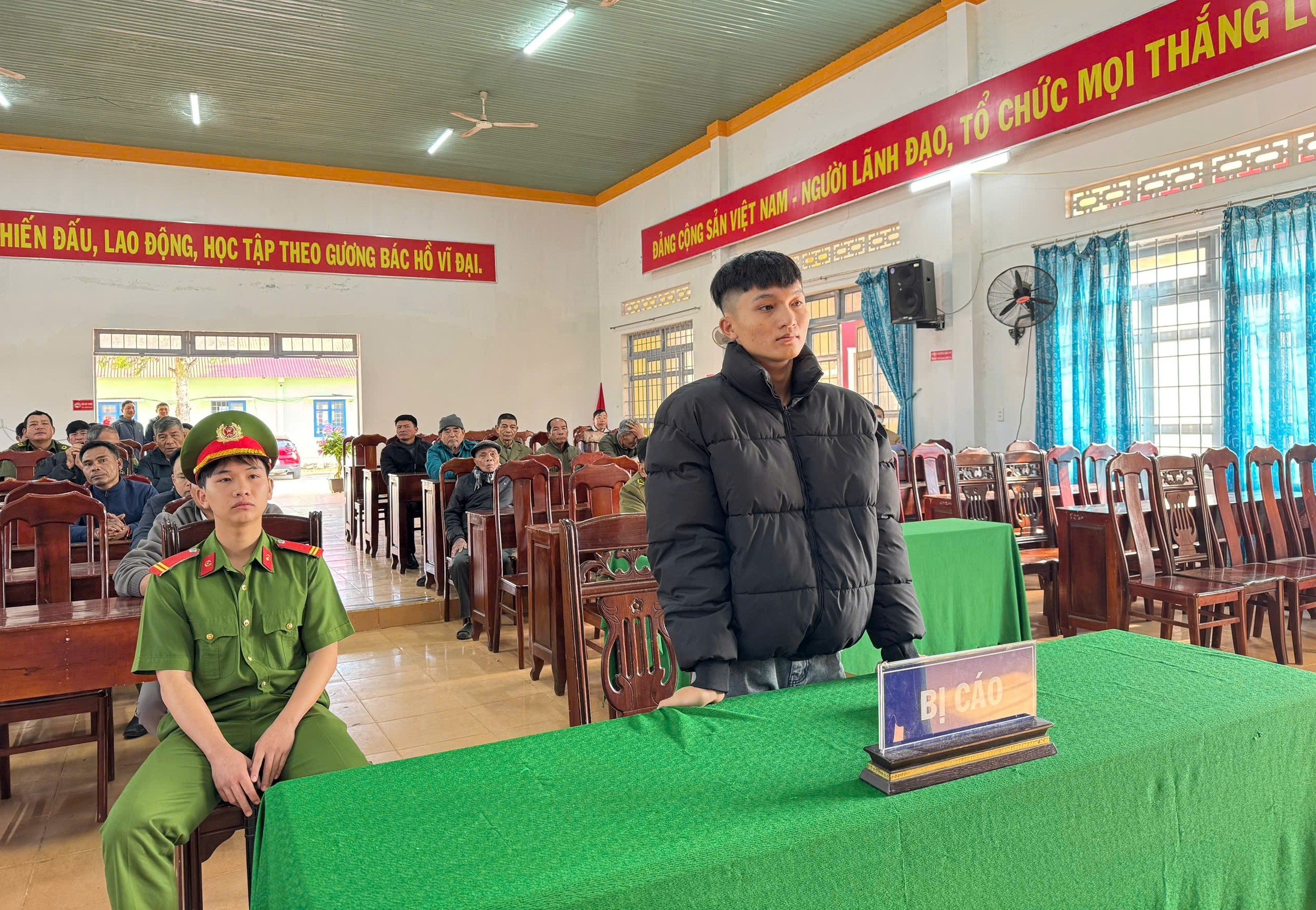 Mua pháo hoa lậu về "chơi Tết", thanh niên lãnh án tù- Ảnh 1.