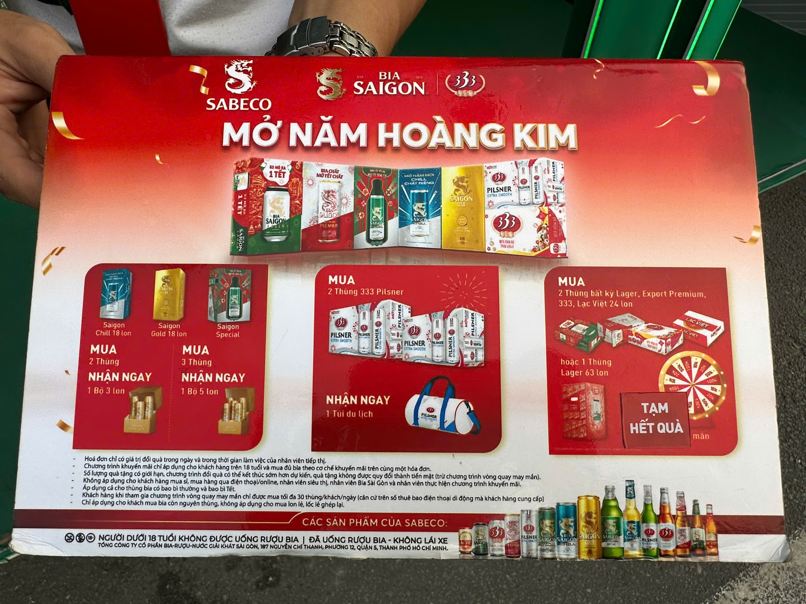 Bia Tết, nước ngọt tr&agrave;n xuống phố, gi&aacute; giảm s&acirc;u- Ảnh 4.