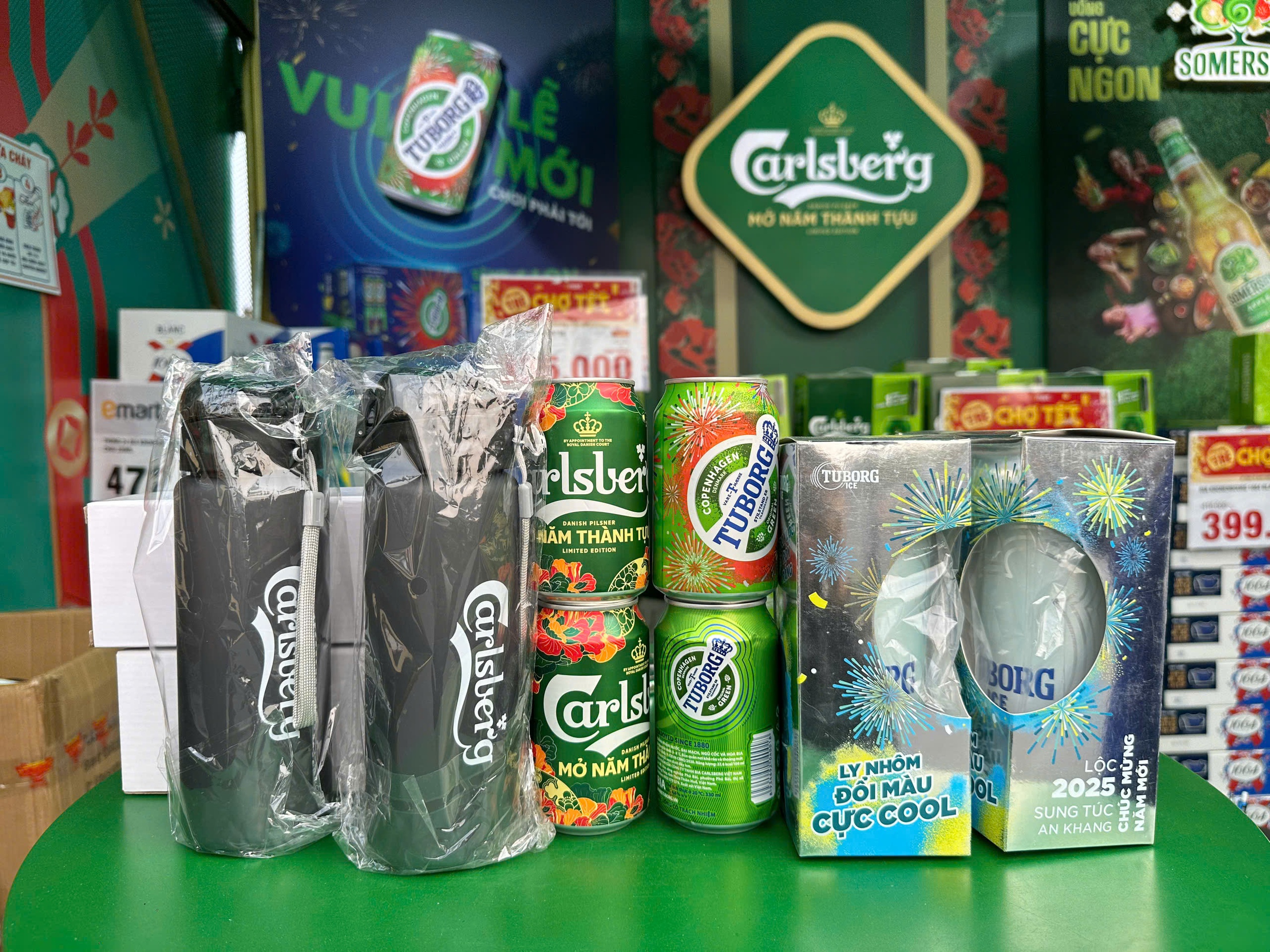 Bia Tết, nước ngọt tr&agrave;n xuống phố, gi&aacute; giảm s&acirc;u- Ảnh 6.