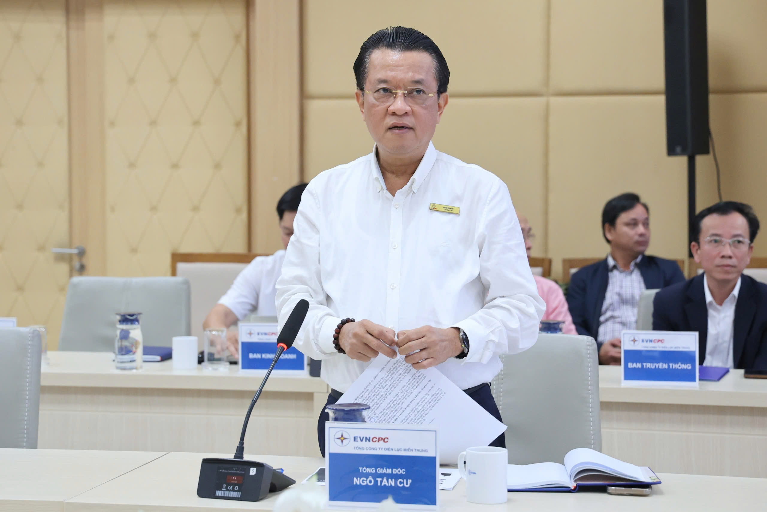 Thứ trưởng Bộ C&ocirc;ng thương l&agrave;m việc với EVNCPC về bảo đảm điện Tết Ất Tỵ 2025- Ảnh 2.
