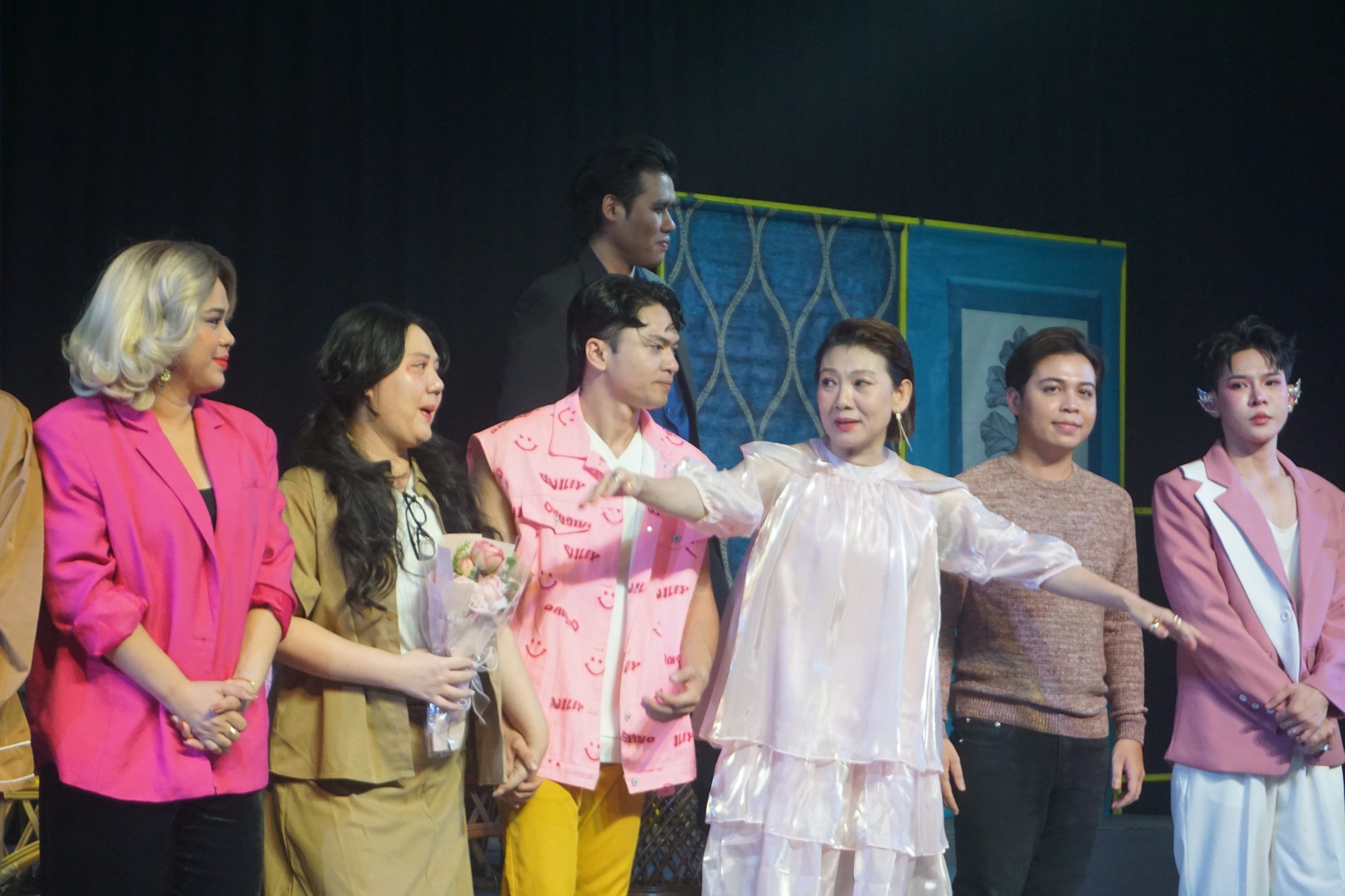 NSND Mỹ Uy&ecirc;n h&agrave;i l&ograve;ng khi "5B" l&agrave;m mới vở "Đẹp bất chấp"- Ảnh 1.