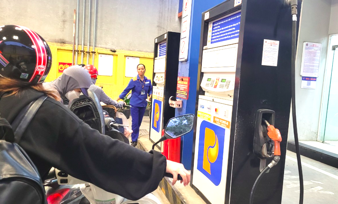 Diễn biến kh&oacute; lường tr&ecirc;n thị trường xăng dầu khi gi&aacute; giảm s&acirc;u- Ảnh 1.