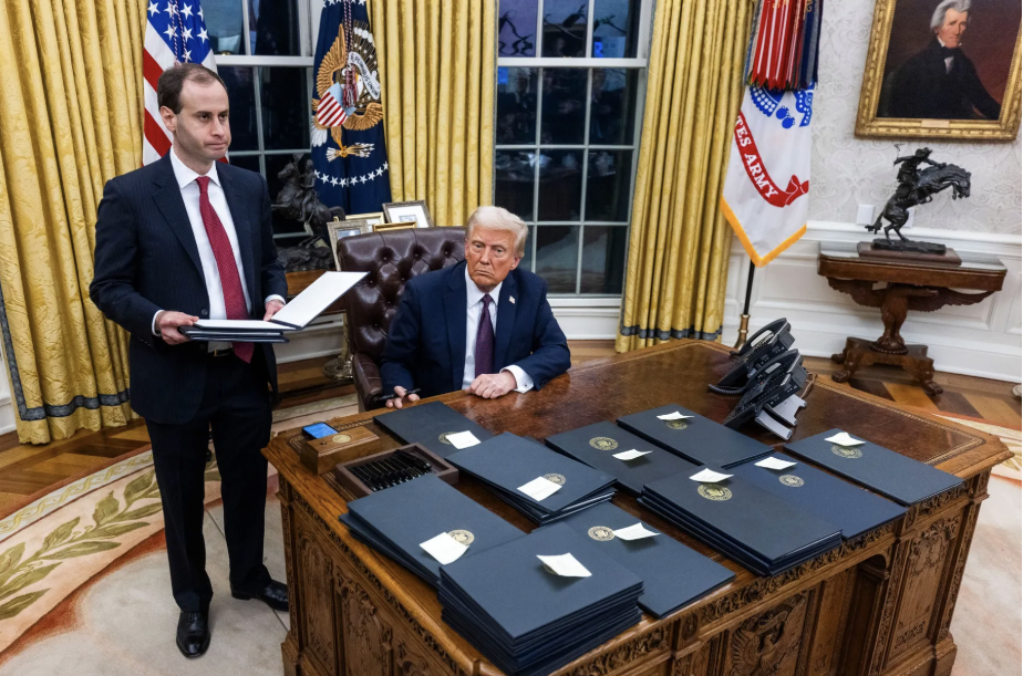 Tổng thống Trump quay lại Nh&agrave; Trắng, đảng Cộng h&ograve;a gi&agrave;nh chiến thắng lập ph&aacute;p đầu ti&ecirc;n- Ảnh 1.