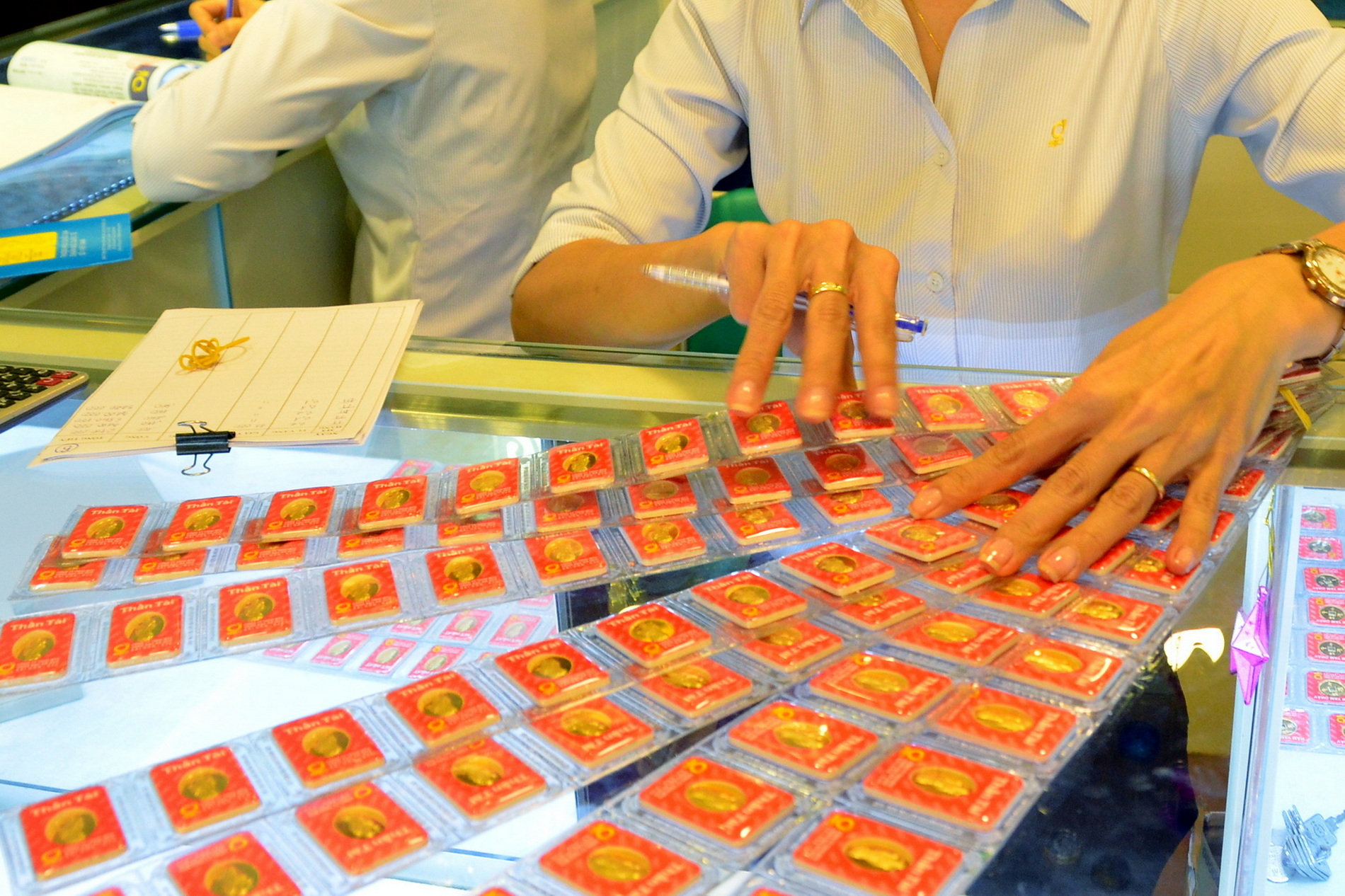 Gi&aacute; v&agrave;ng h&ocirc;m nay, 24-1: Quay đầu giảm nhẹ- Ảnh 1.