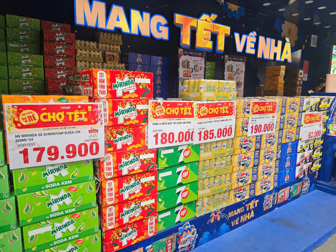 H&igrave;nh ảnh kh&aacute;c lạ ở c&aacute;c đại si&ecirc;u thị tại TP HCM ng&agrave;y cận Tết- Ảnh 35.