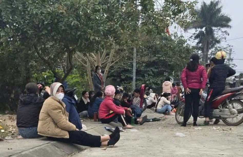700 công nhân quay trở lại làm việc khi công ty hứa trả lương tháng 13- Ảnh 2.