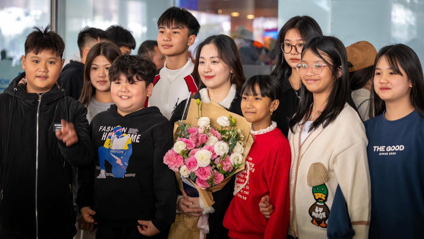 Nụ cười đo&agrave;n vi&ecirc;n tại s&acirc;n bay trong ng&agrave;y cao điểm Tết- Ảnh 7.