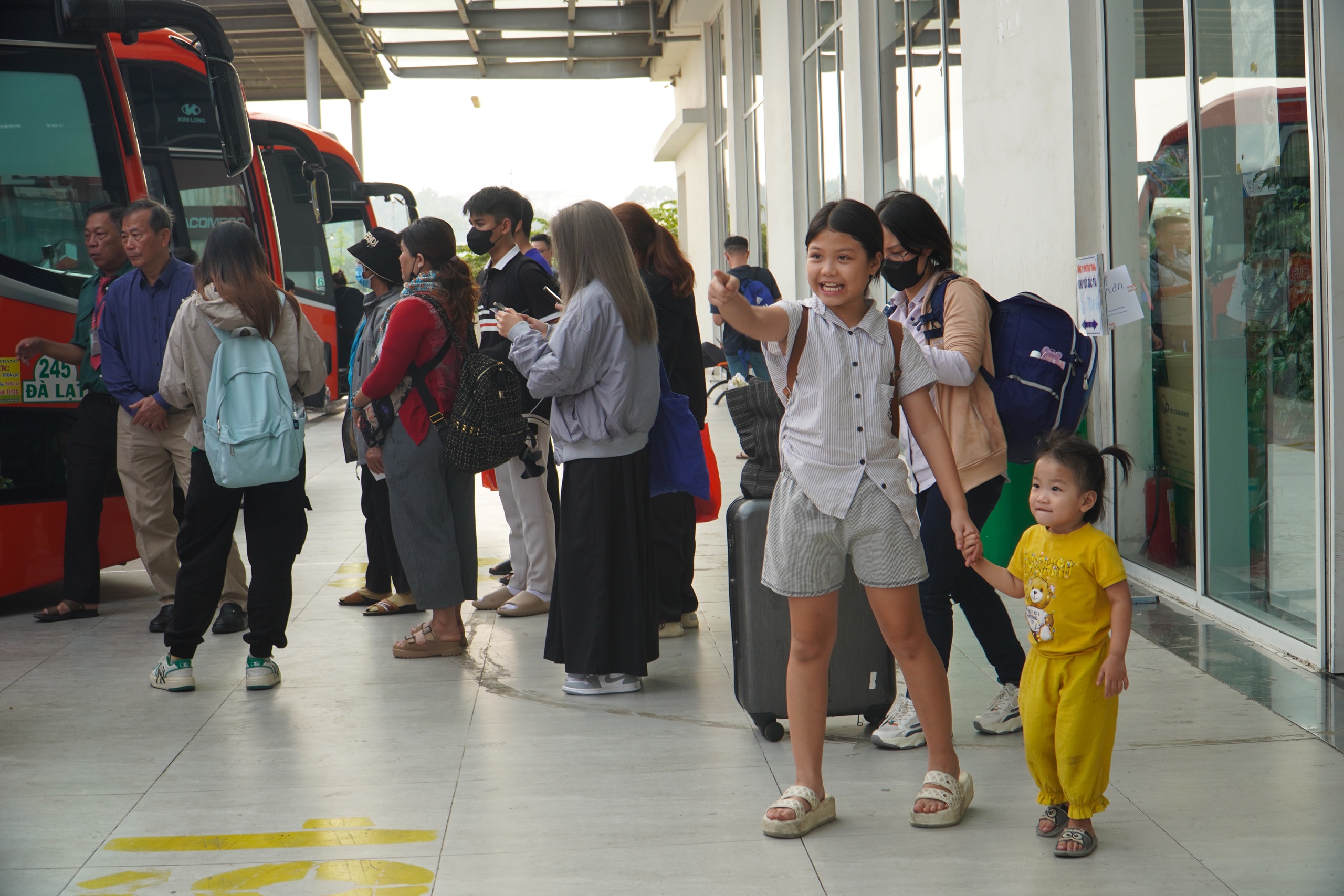 Bến xe miền Đ&ocirc;ng mới: "ch&aacute;y" v&eacute; về miền Trung- Ảnh 9.