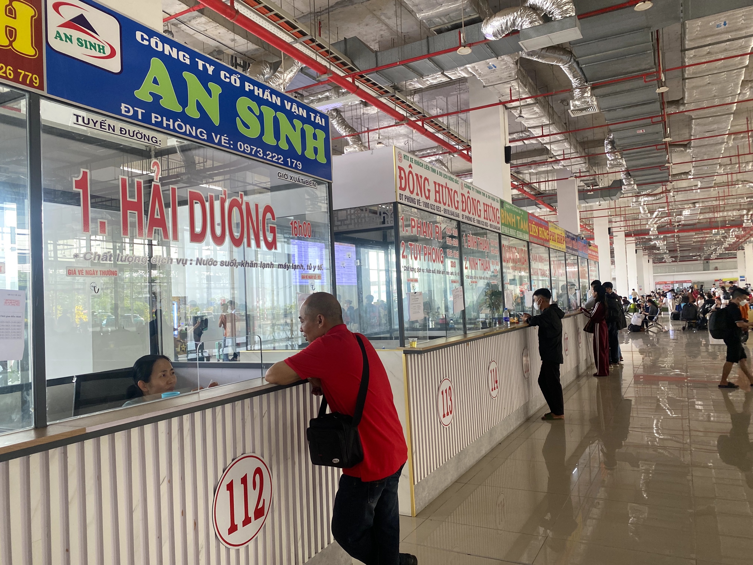 Bến xe miền Đ&ocirc;ng mới: "ch&aacute;y" v&eacute; về miền Trung- Ảnh 3.