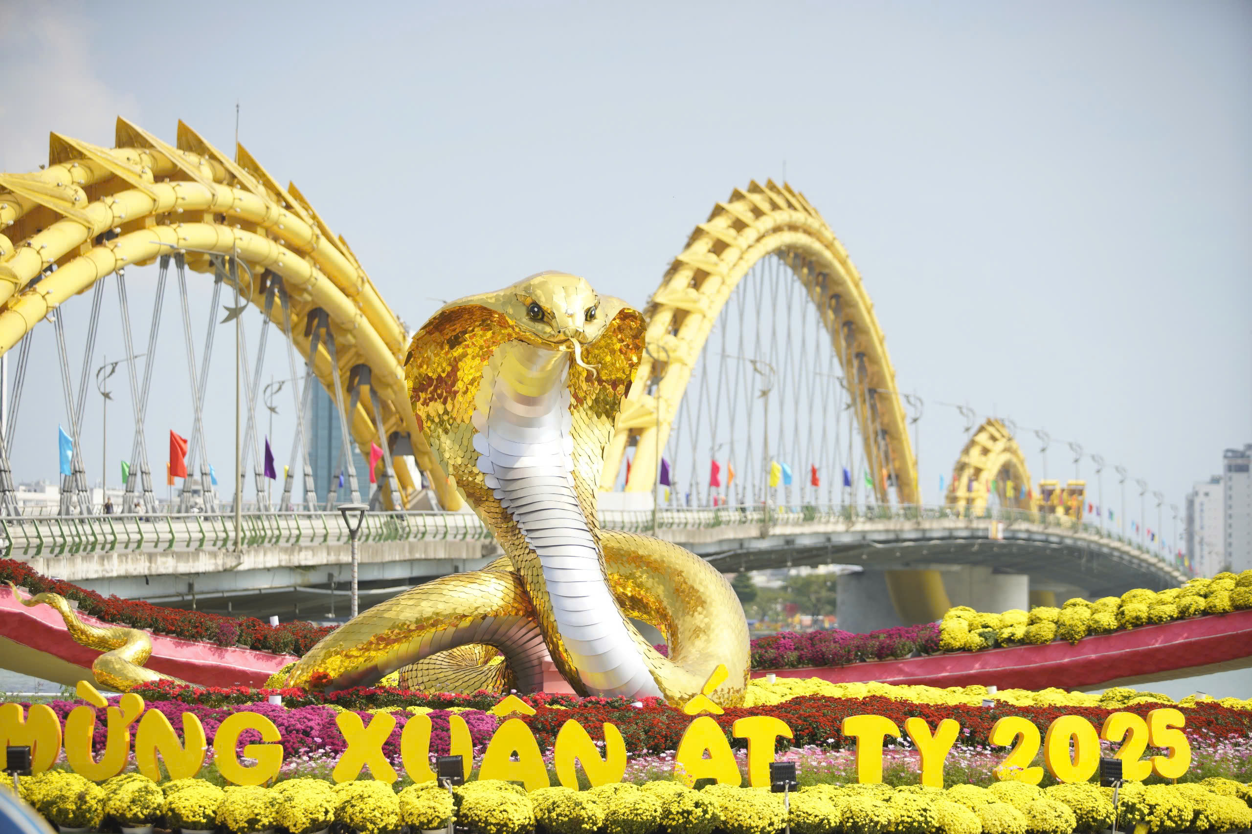Linh vật rắn của tỉnh, th&agrave;nh n&agrave;o đẹp nhất Tết Ất Tỵ 2025?- Ảnh 35.