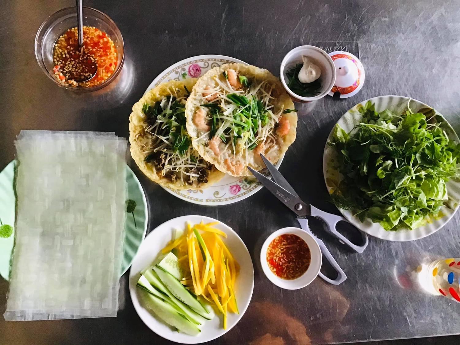 Hấp dẫn món bánh xèo bà Năm Mỹ Cang