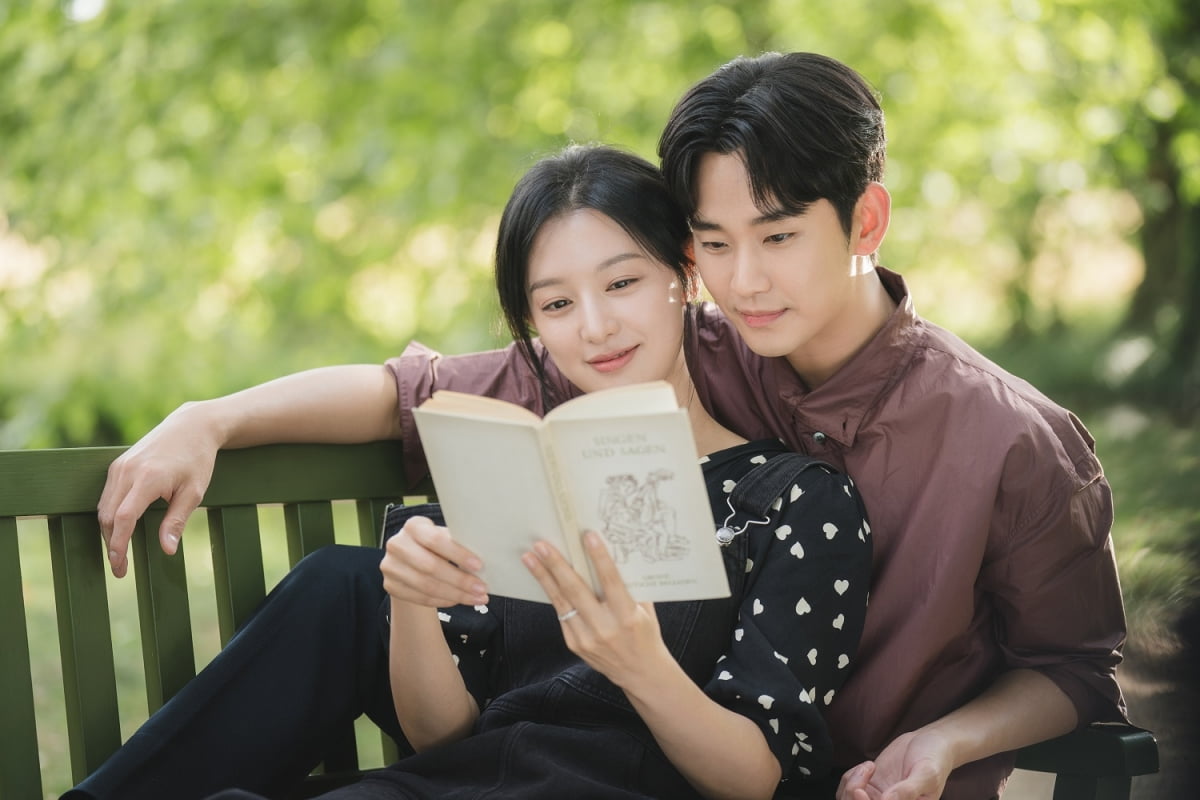 Mỹ nam Kim Soo-hyun b&aacute;c tin phim giả t&igrave;nh thật- Ảnh 2.