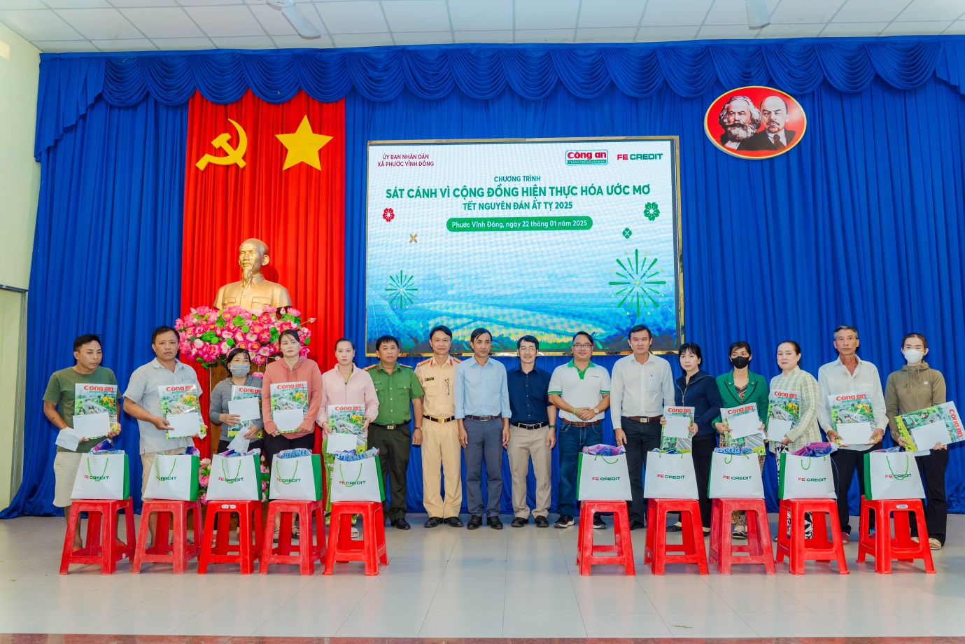 FE CREDIT lan tỏa niềm vui Tết v&agrave; đồng h&agrave;nh c&ugrave;ng cộng đồng tại Long An- Ảnh 1.