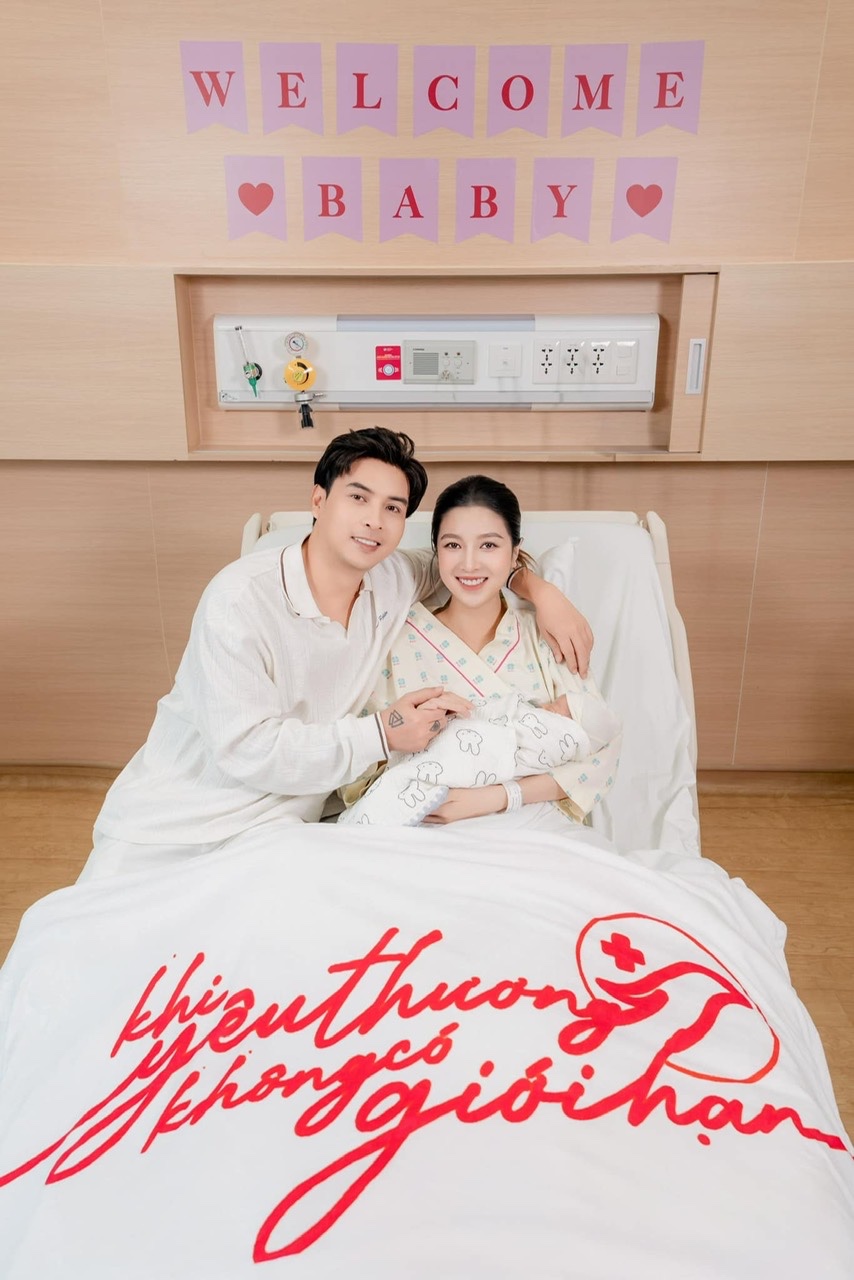Hồ Quang Hiếu đ&oacute;n con đầu l&ograve;ng- Ảnh 1.
