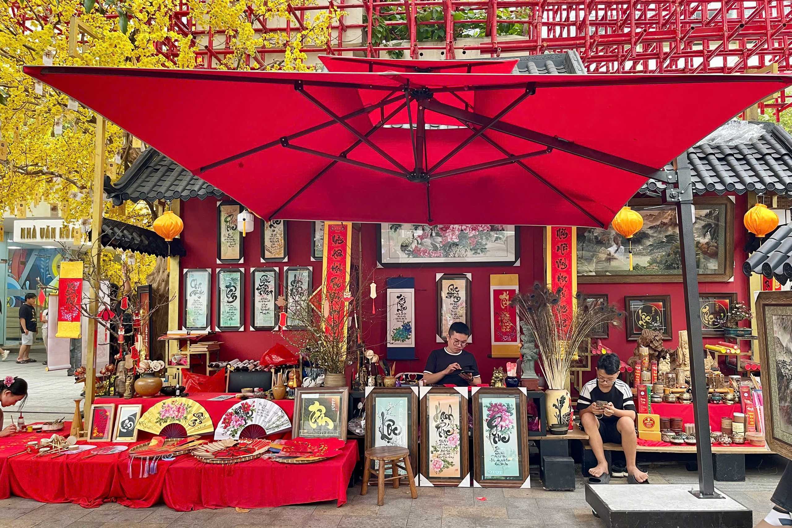 Phố &ocirc;ng Đồ rực rỡ, thấy l&agrave; muốn chụp h&igrave;nh- Ảnh 7.