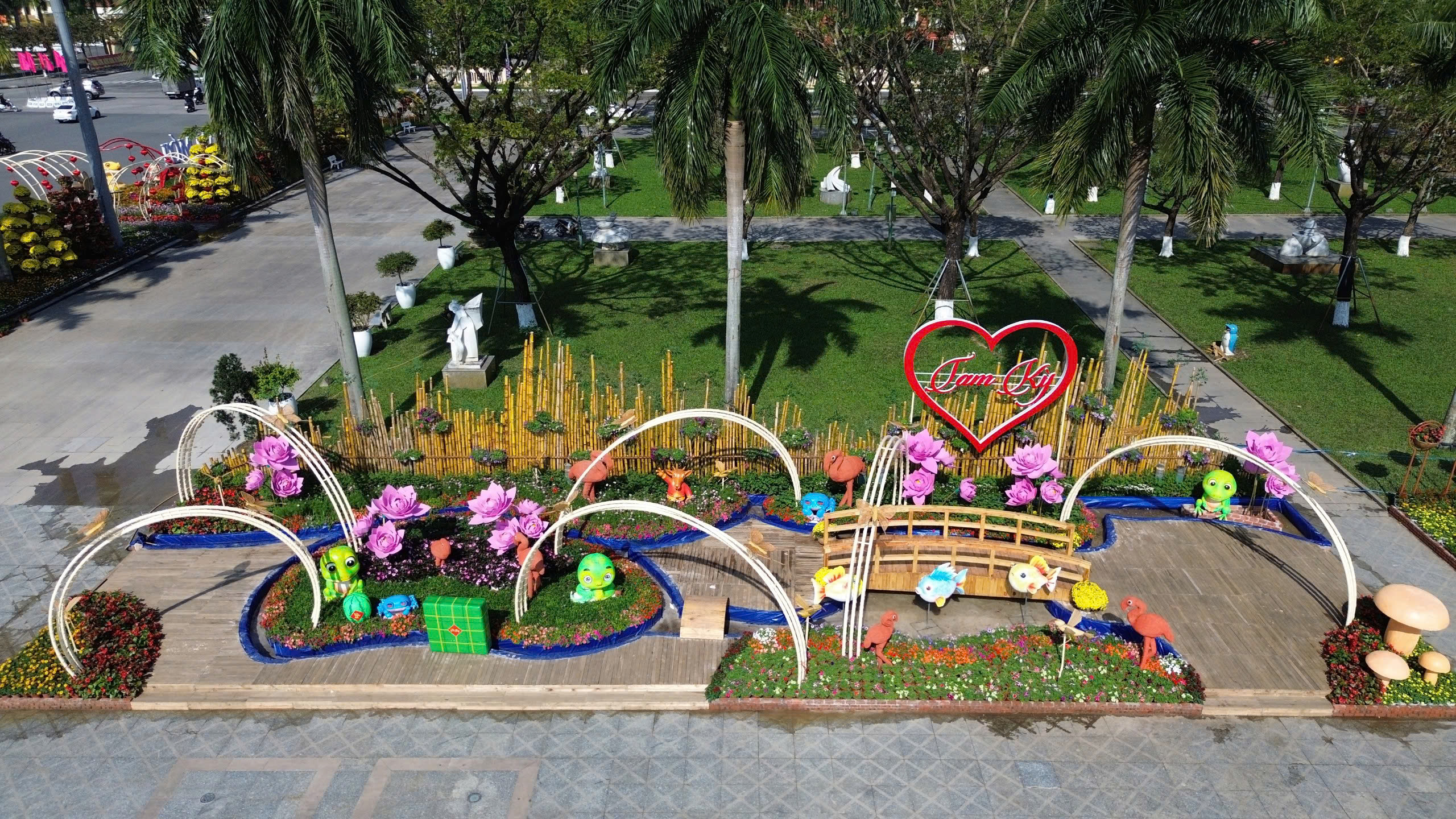 Linh vật rắn v&agrave;ng Quảng Nam nhận "mưa" lời khen- Ảnh 17.