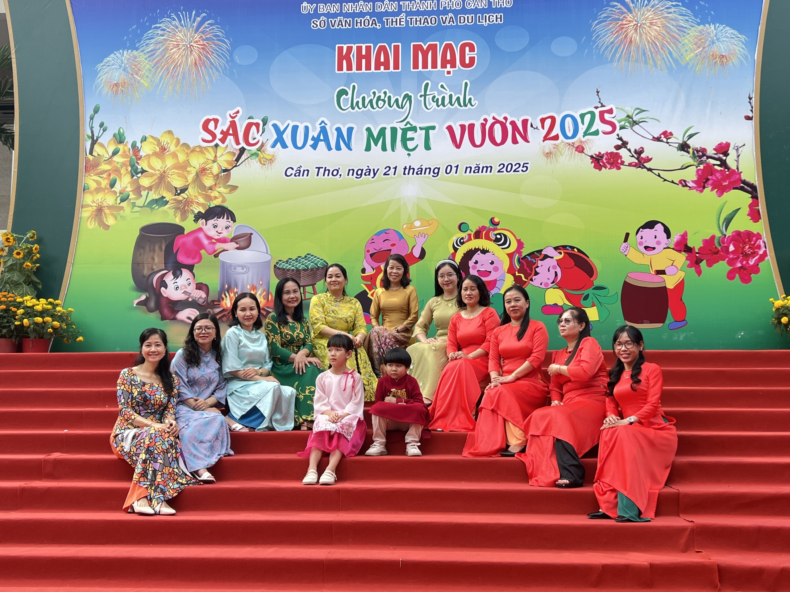 VIDEO: Rộn r&agrave;ng kh&ocirc;ng kh&iacute; Tết - Ảnh 6.